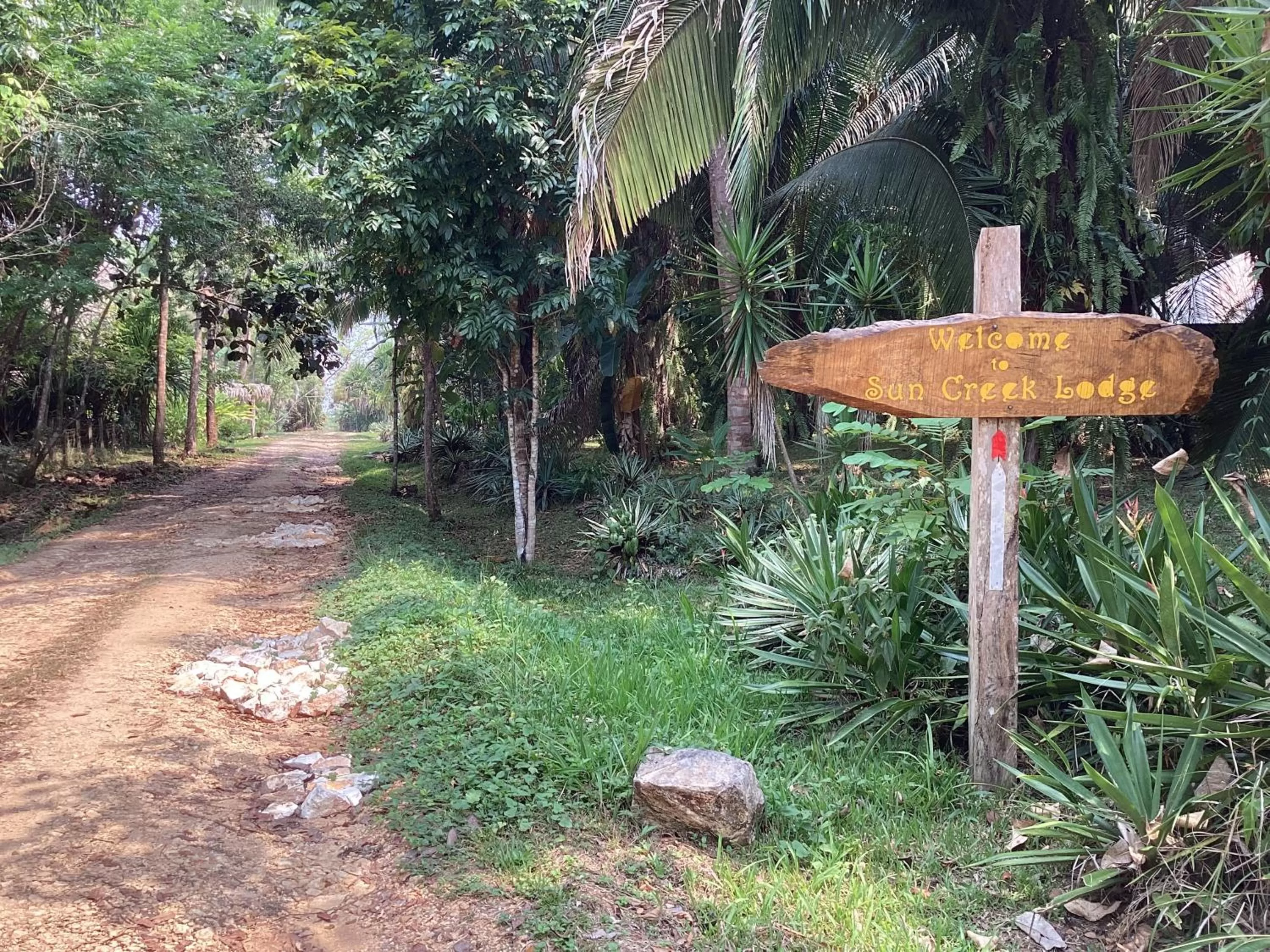 Facade/entrance, Garden in Sun Creek Lodge