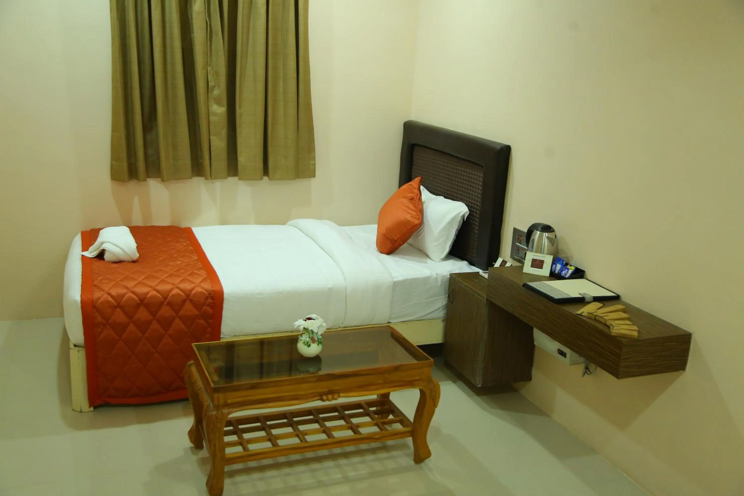 Living room, Bed in Athena Hotel