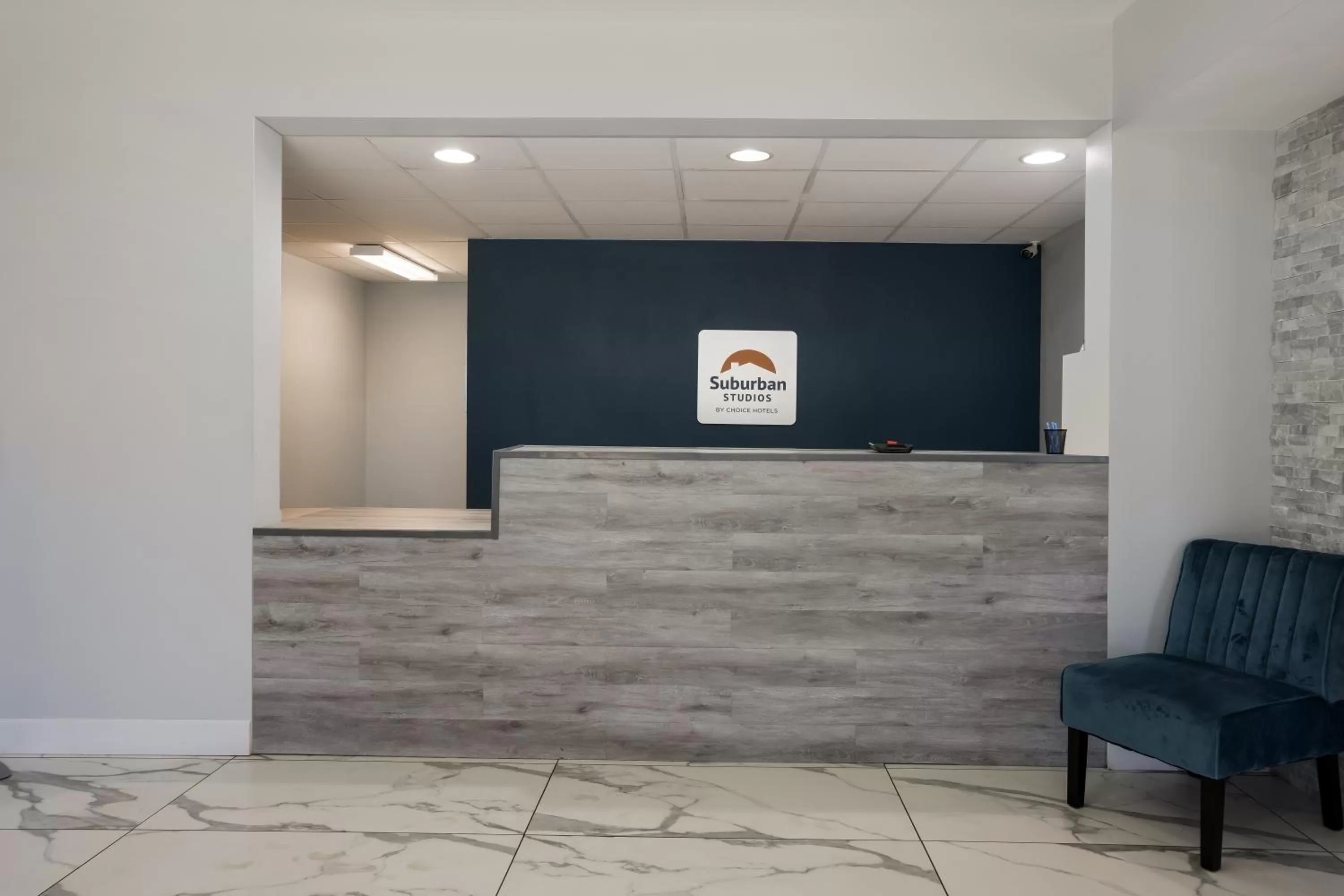 Lobby or reception in Suburban Studios Hinesville - Fort Stewart Area