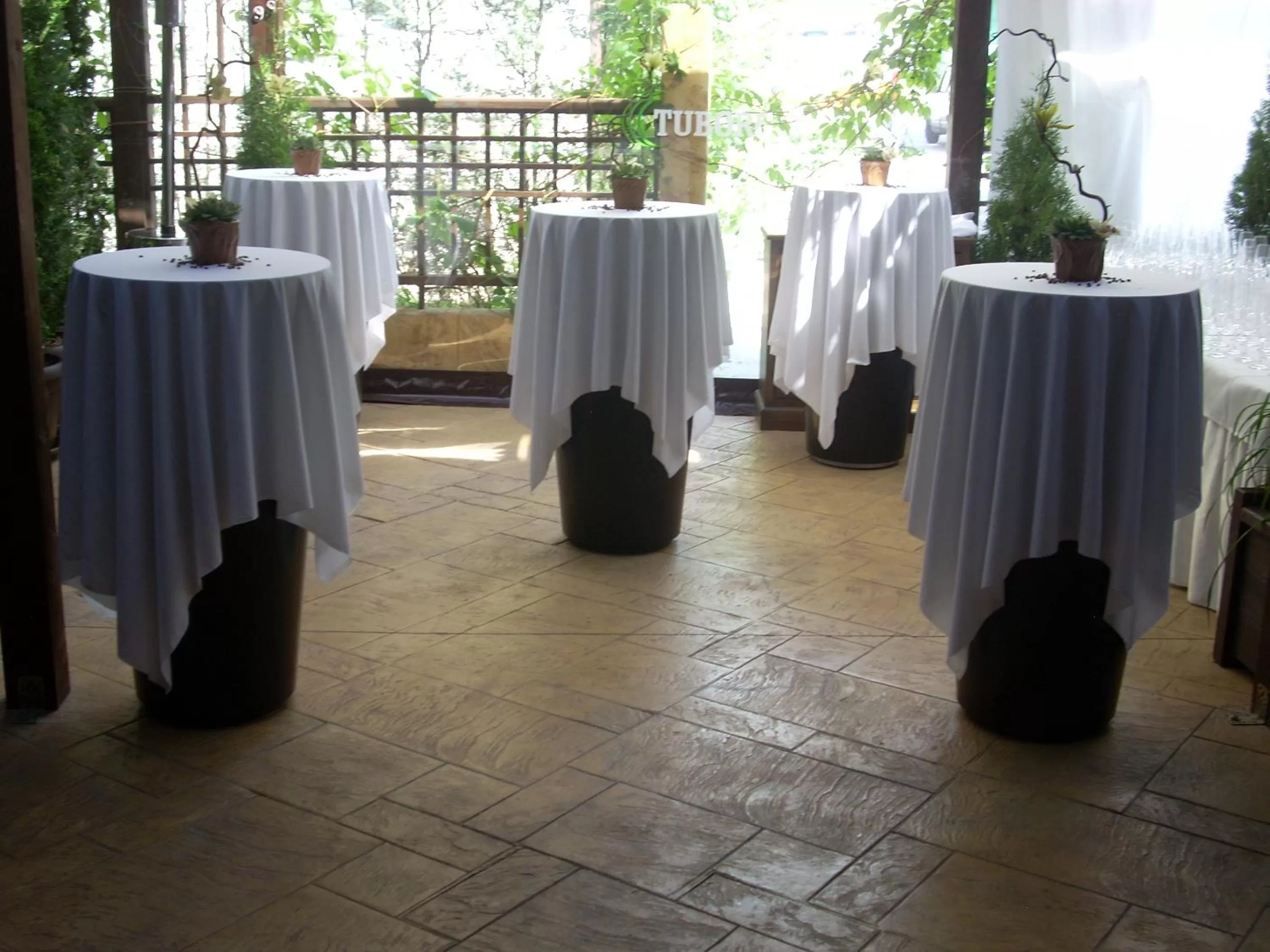 Restaurant/places to eat in Gardenia Park Hotel