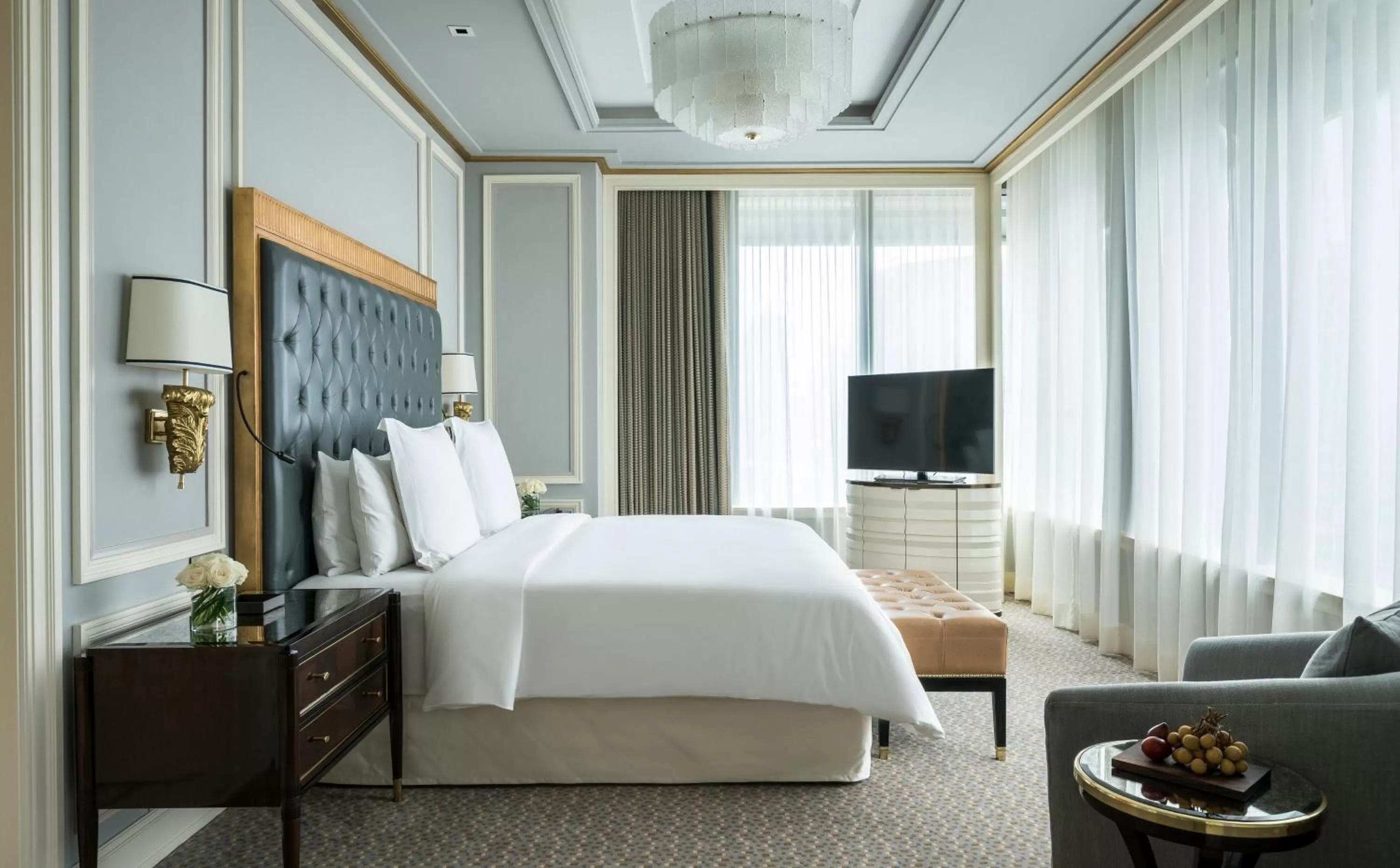 Photo of the whole room, Bed in Four Seasons Hotel Jakarta