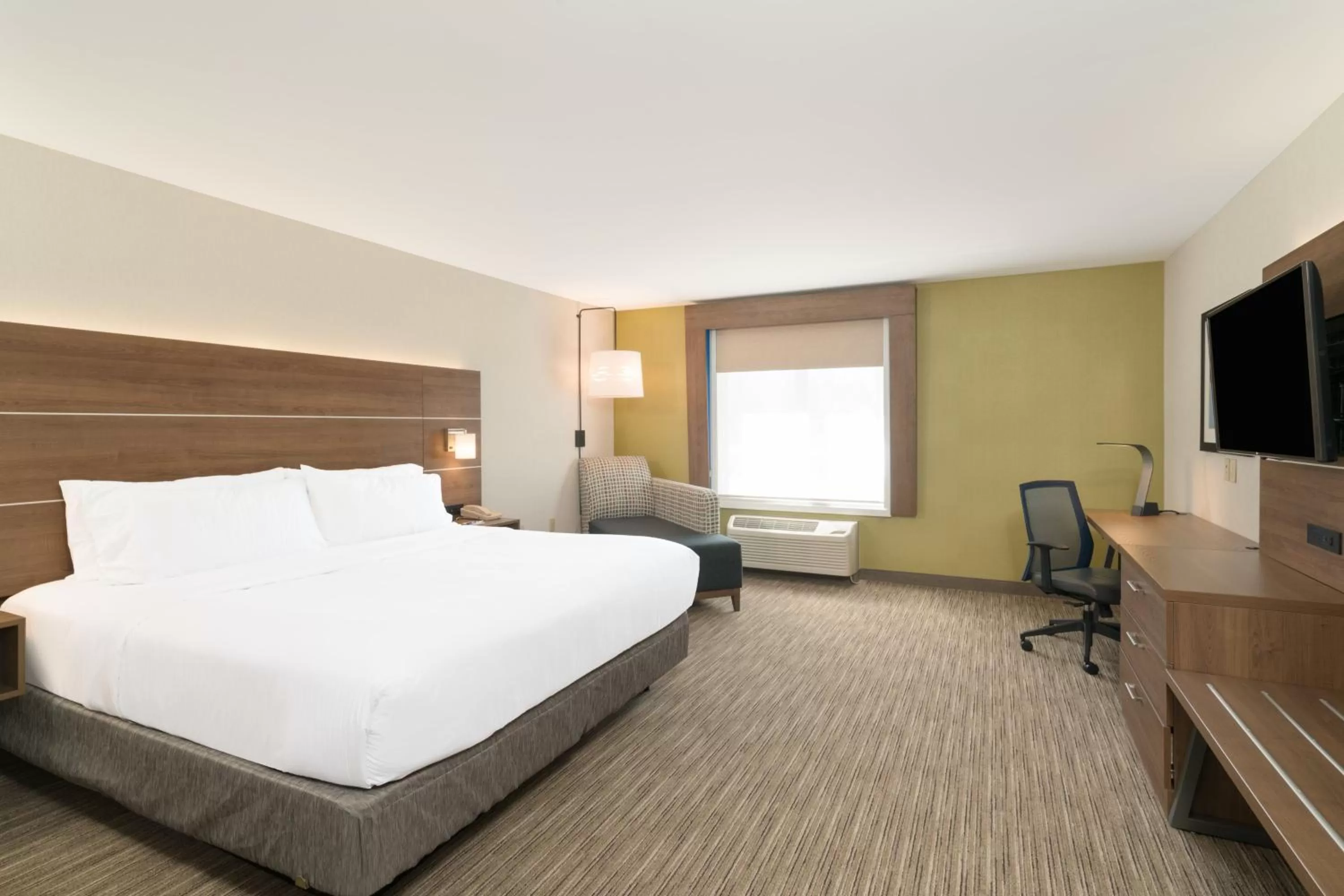 Photo of the whole room, Bed in Holiday Inn Express Radcliff Fort Knox by IHG