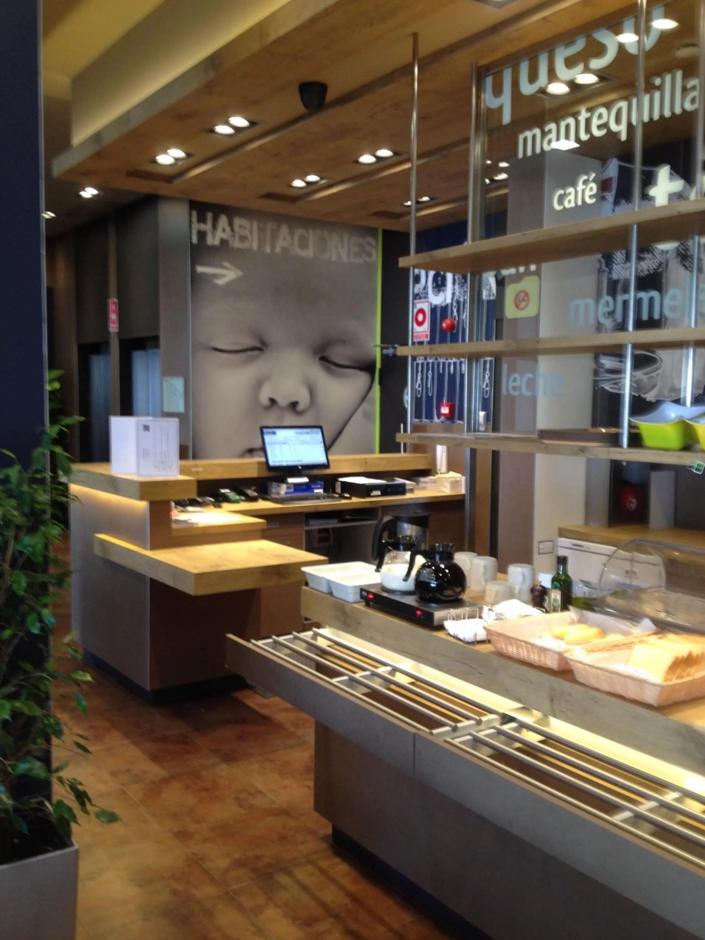 Restaurant/places to eat in Ibis Budget Sevilla Aeropuerto