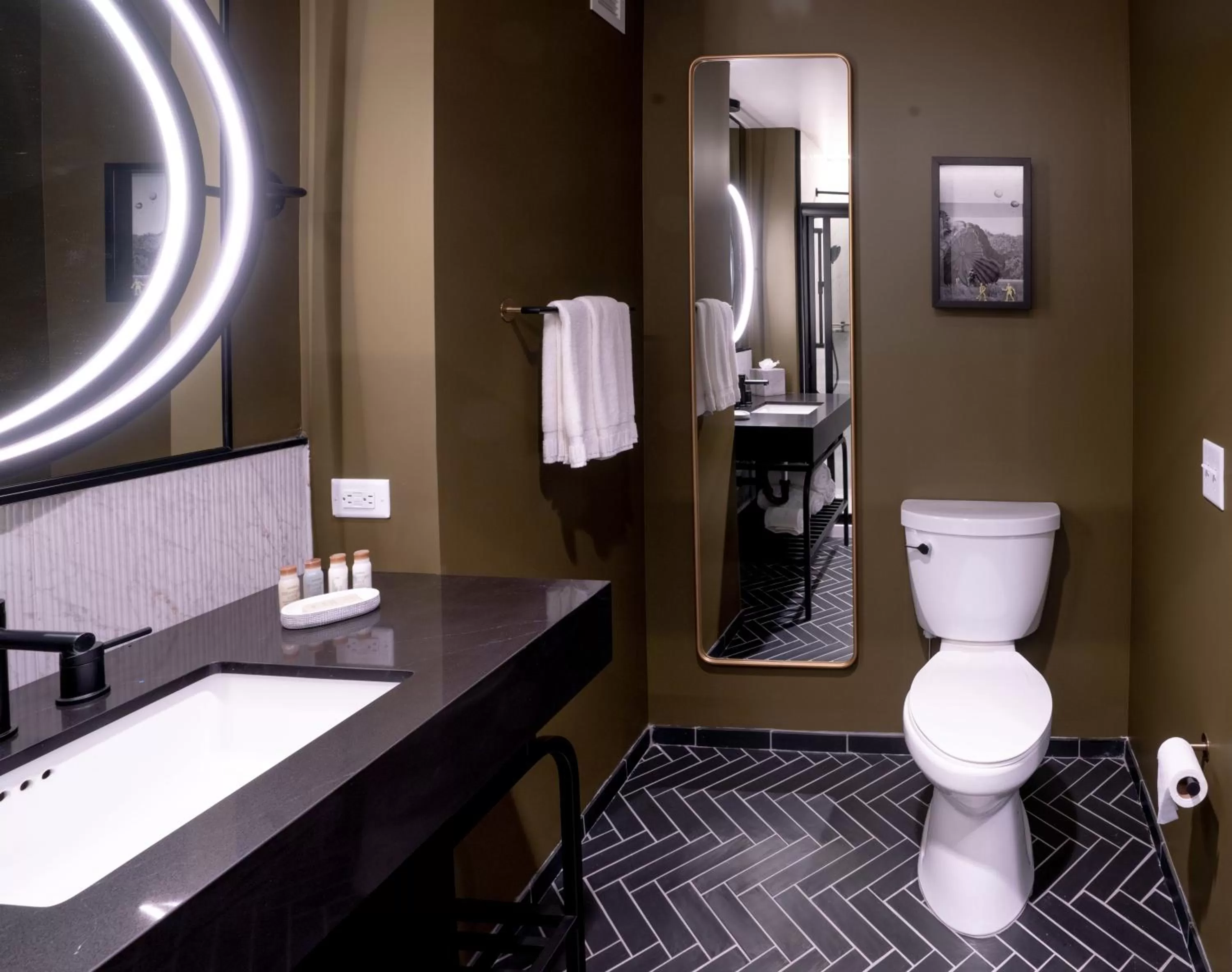 Bathroom in Hotel Indigo - Columbus at Riverfront Place by IHG