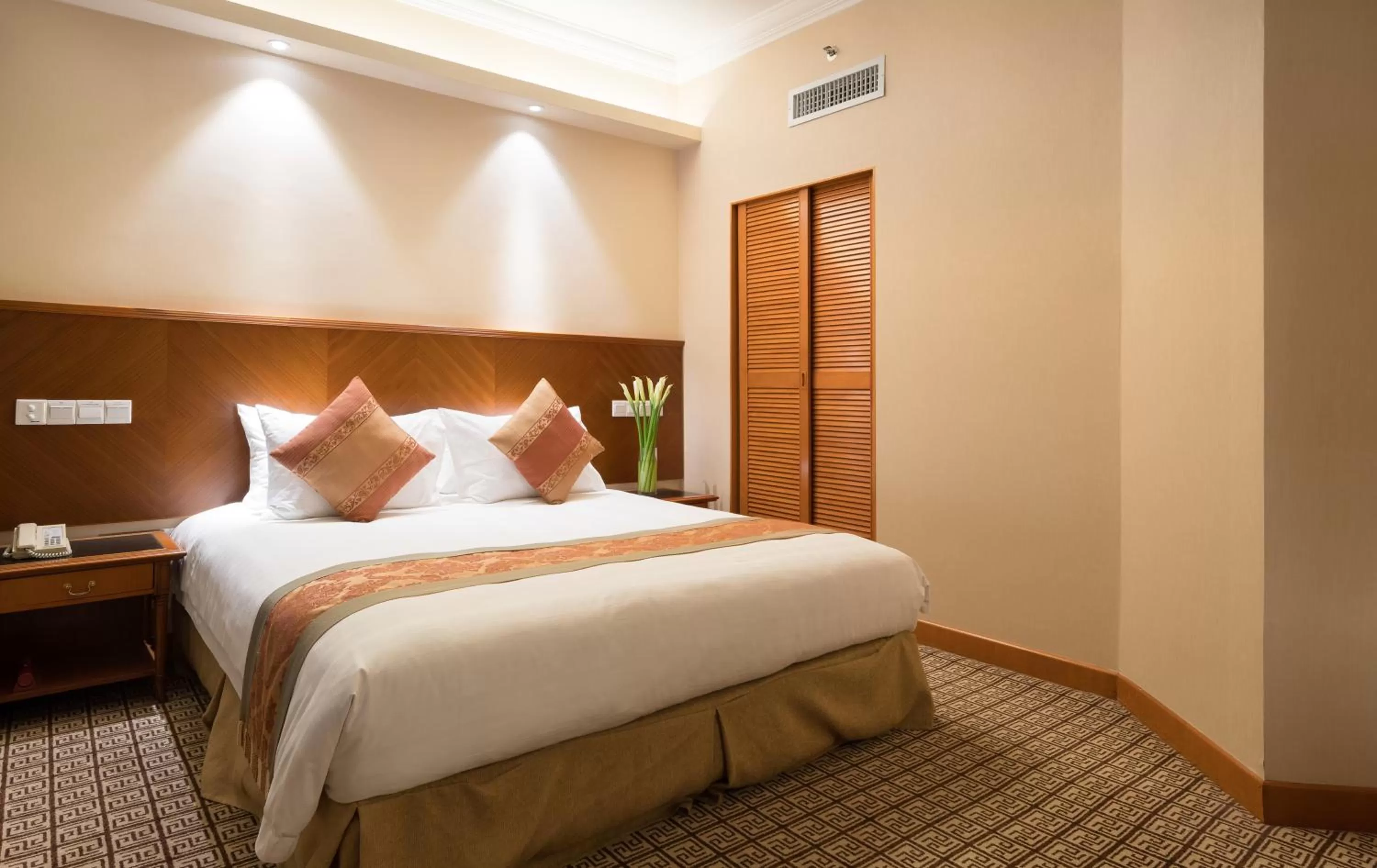 Bed in Ramada by Wyndham Pearl Guangzhou-Canton Fair Free Shuttle Bus
