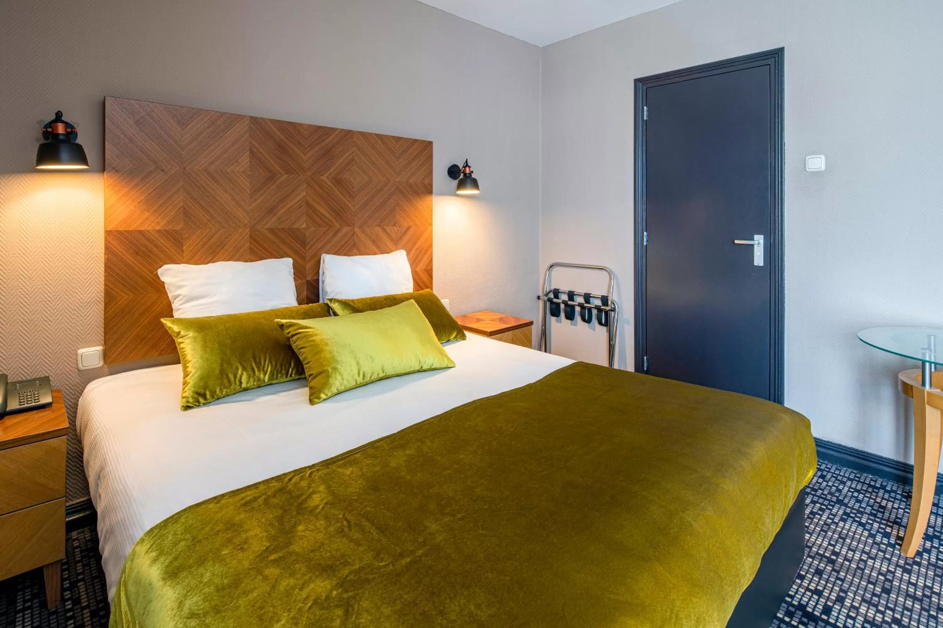 Photo of the whole room, Bed in The Alfred Hotel