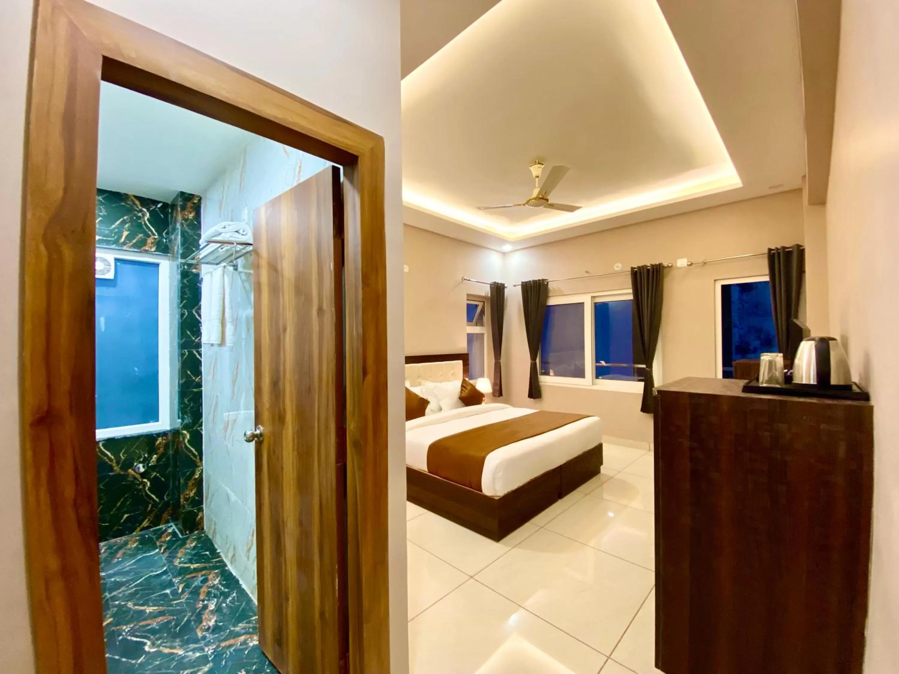 Bed in Hotel Shiv Inn Near Secret Waterfall