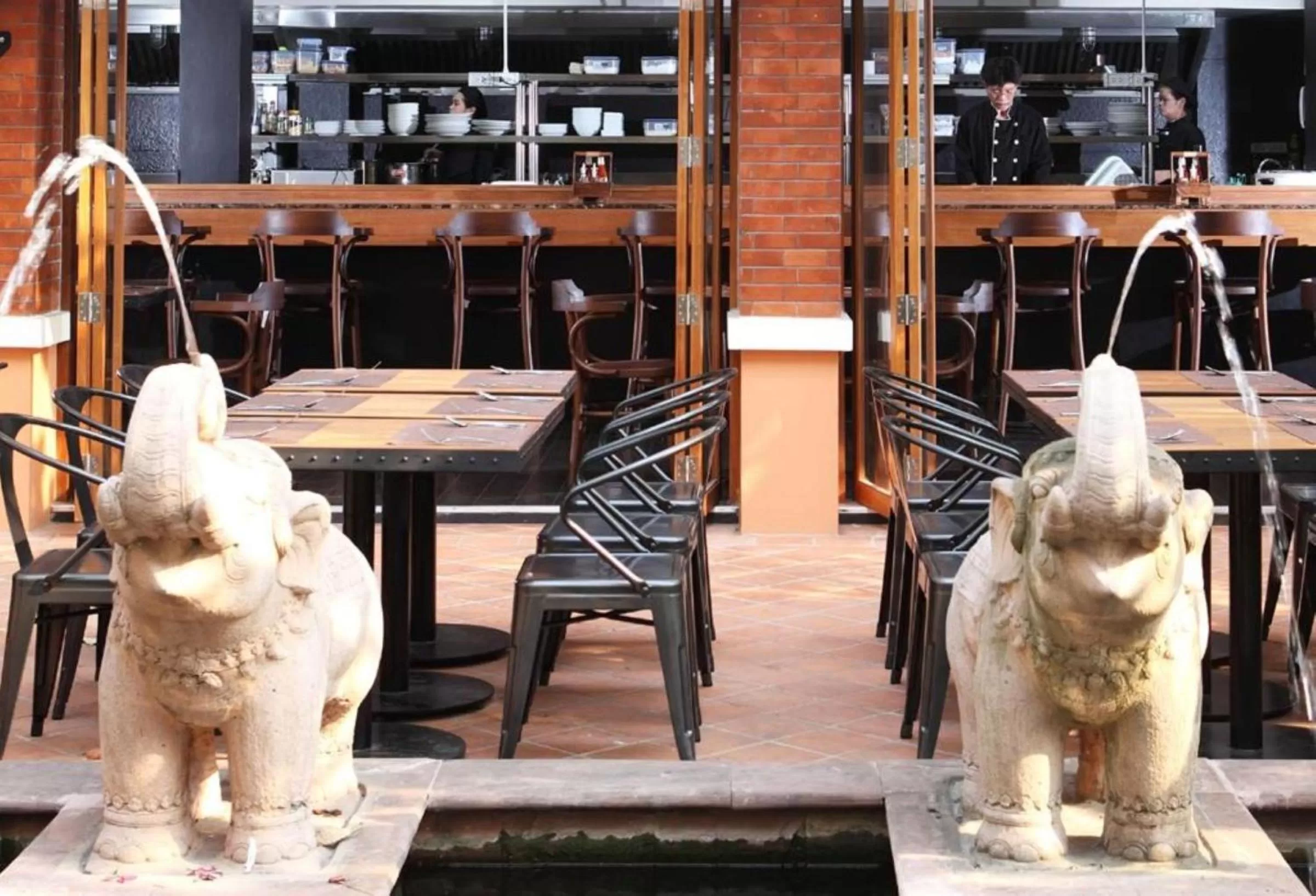 Property building in Rambuttri Village Plaza