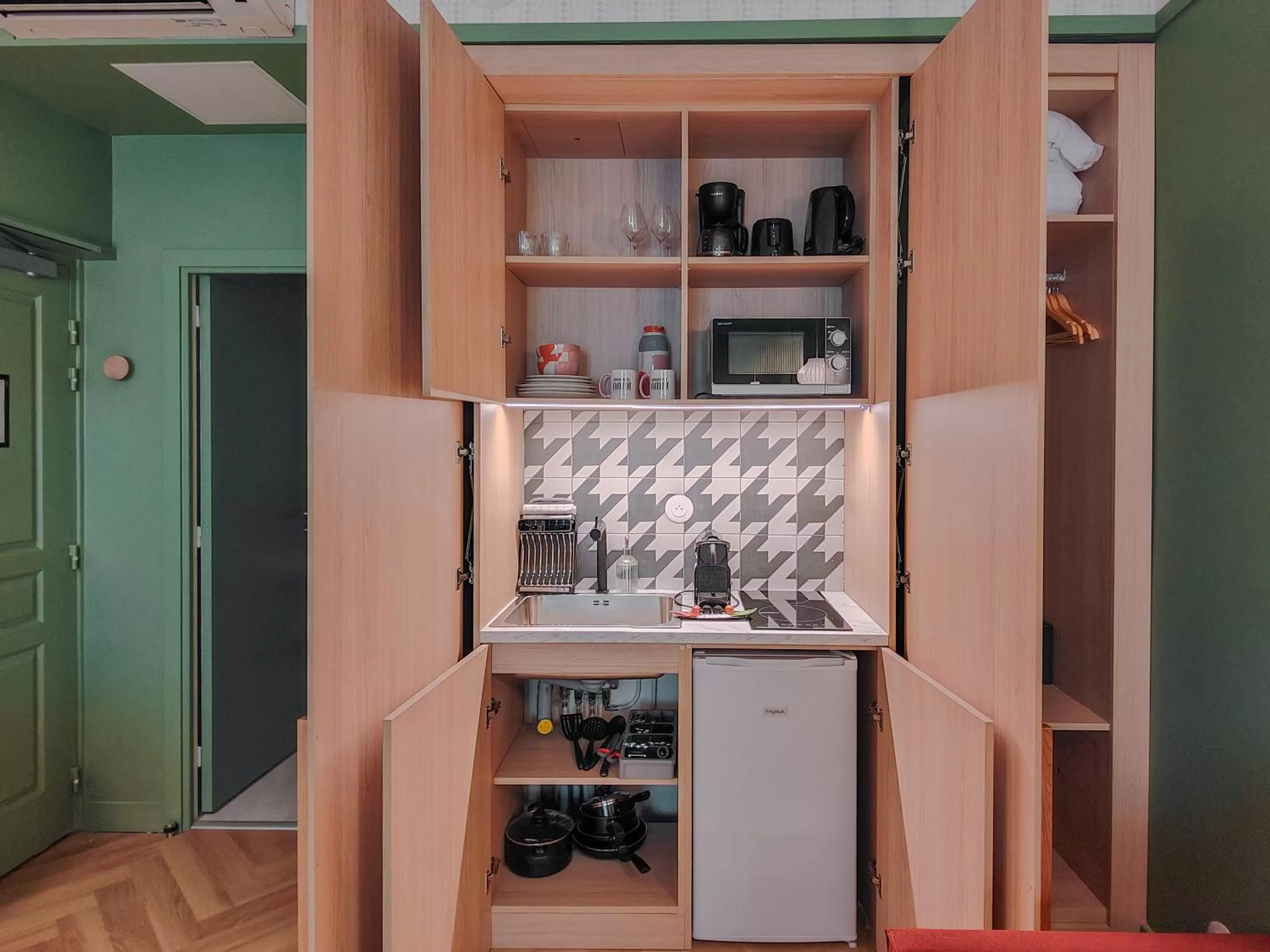 Kitchen or kitchenette in Hotel Aparthotel AMMI Nice Lafayette