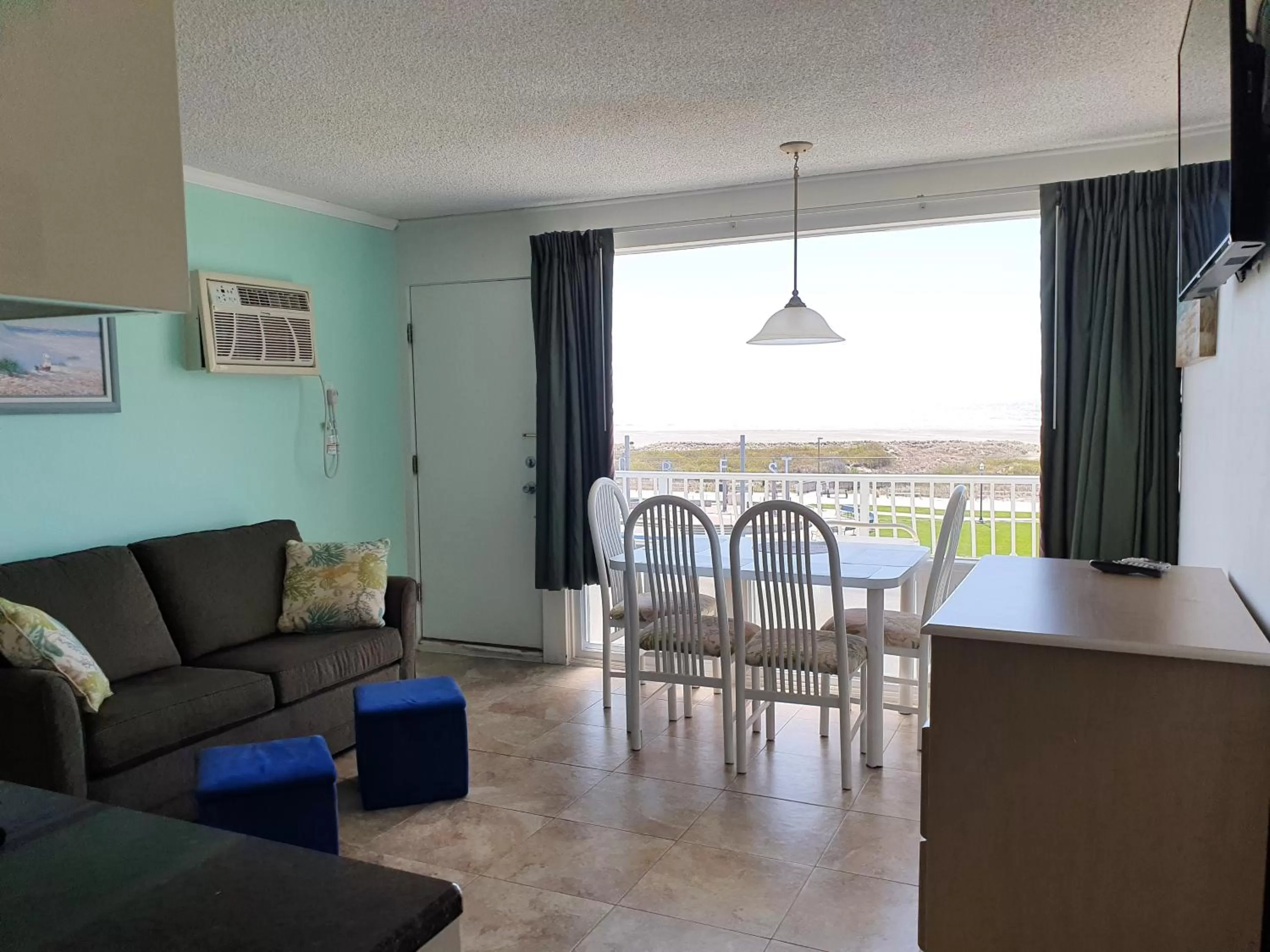 Dining Area in Cara Mara Resort
