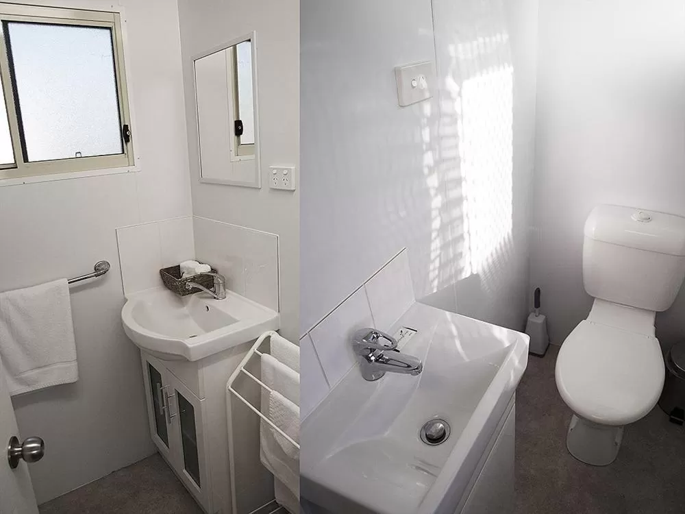 Bathroom in Mornington Motel