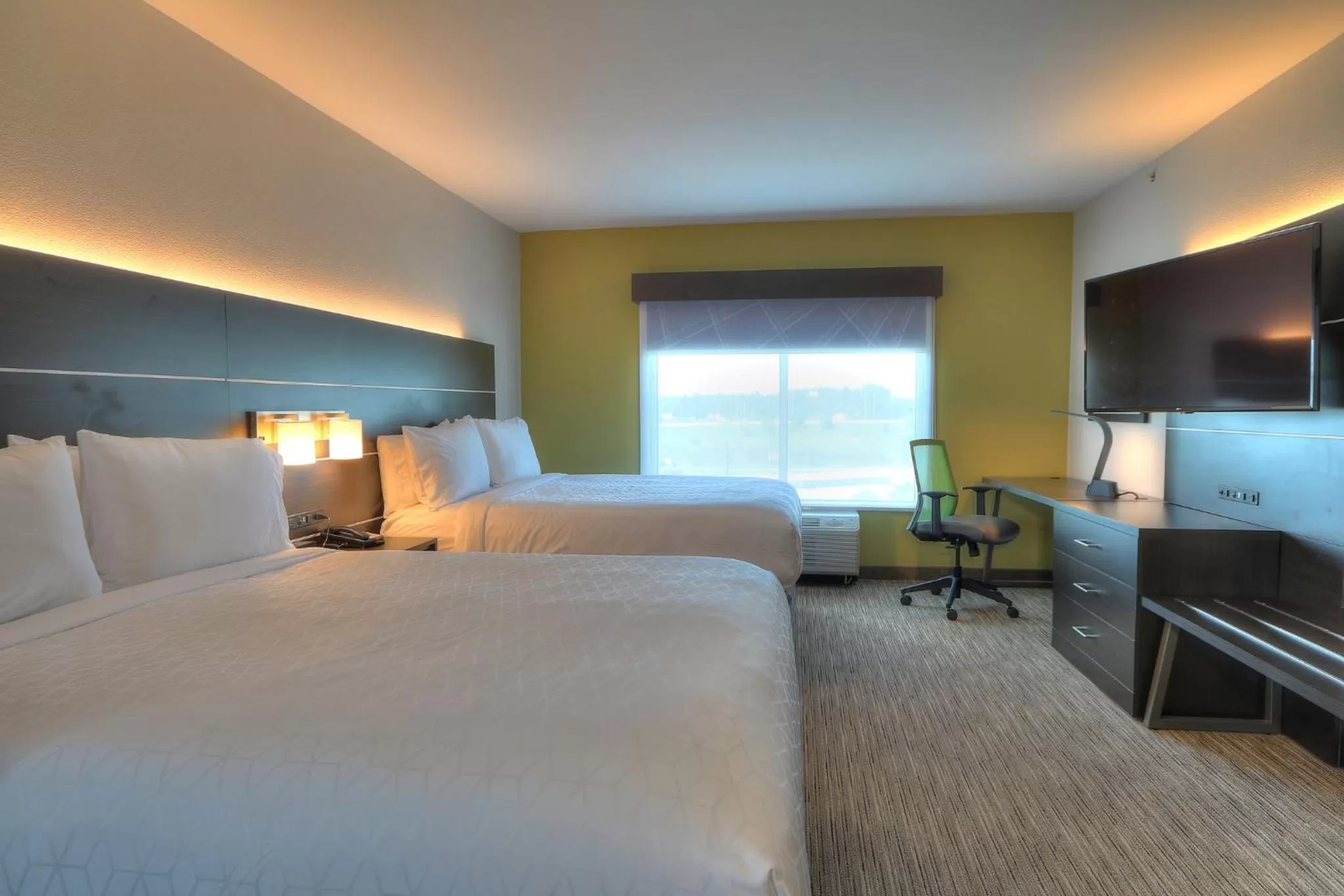 Photo of the whole room, Bed in Holiday Inn Express Hotel & Suites Mobile Saraland by IHG