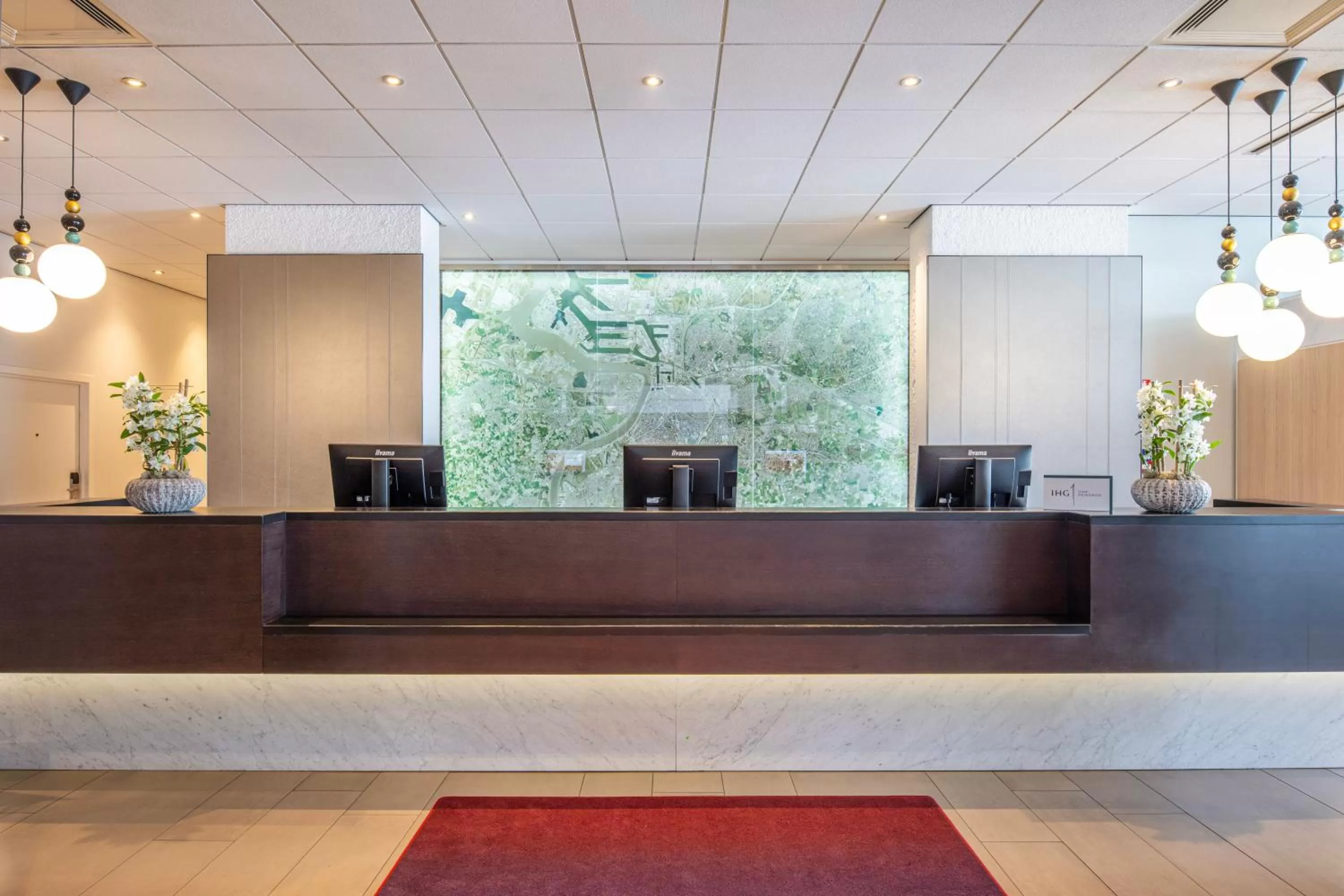 Lobby or reception in Crowne Plaza Antwerpen by IHG