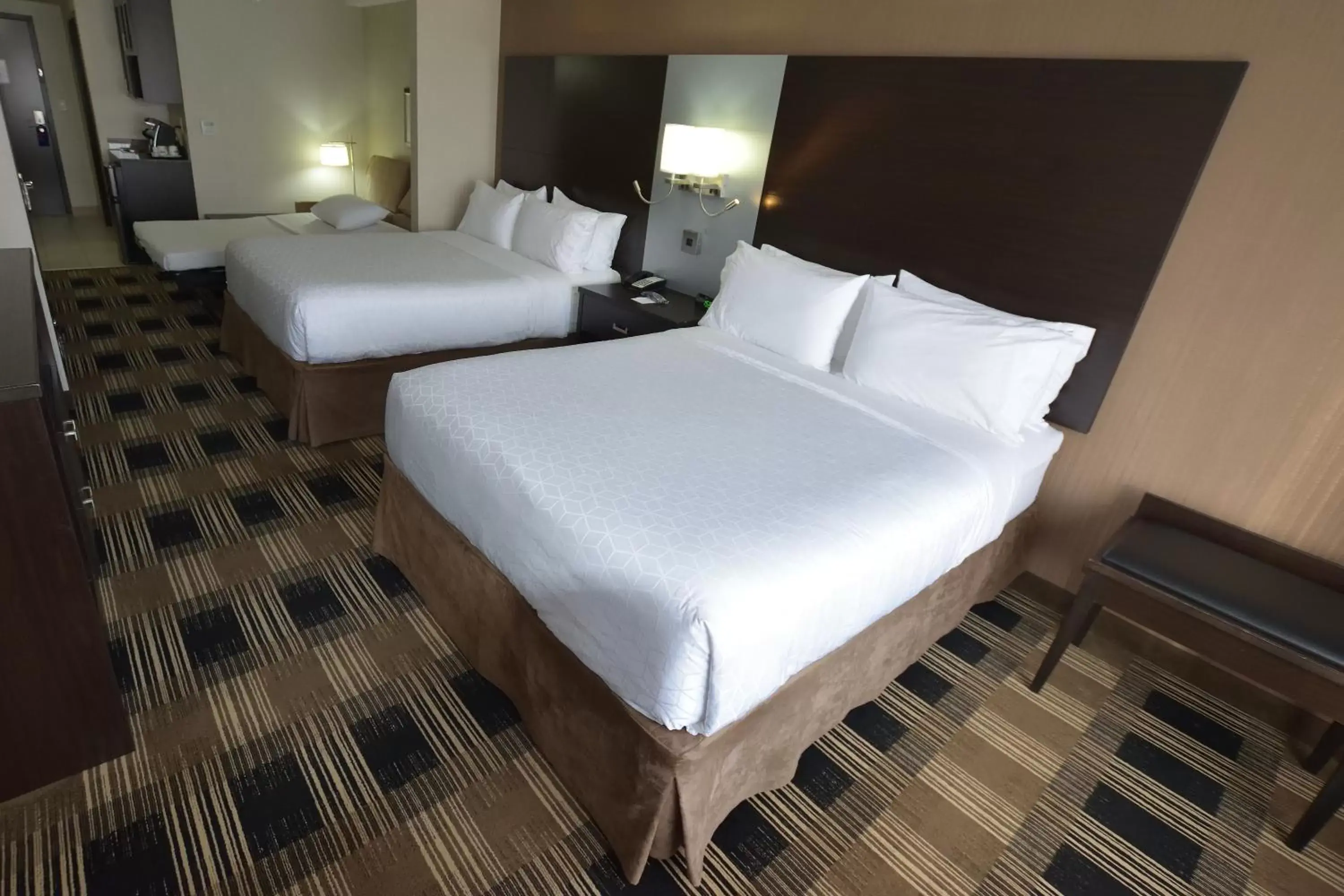 Queen Suite with Two Queen Beds in Holiday Inn Express & Suites Ottawa East-Orleans by IHG Queen Suite with Two Queen Beds in Holiday Inn Express & Suites Ottawa East-Orleans by IHG