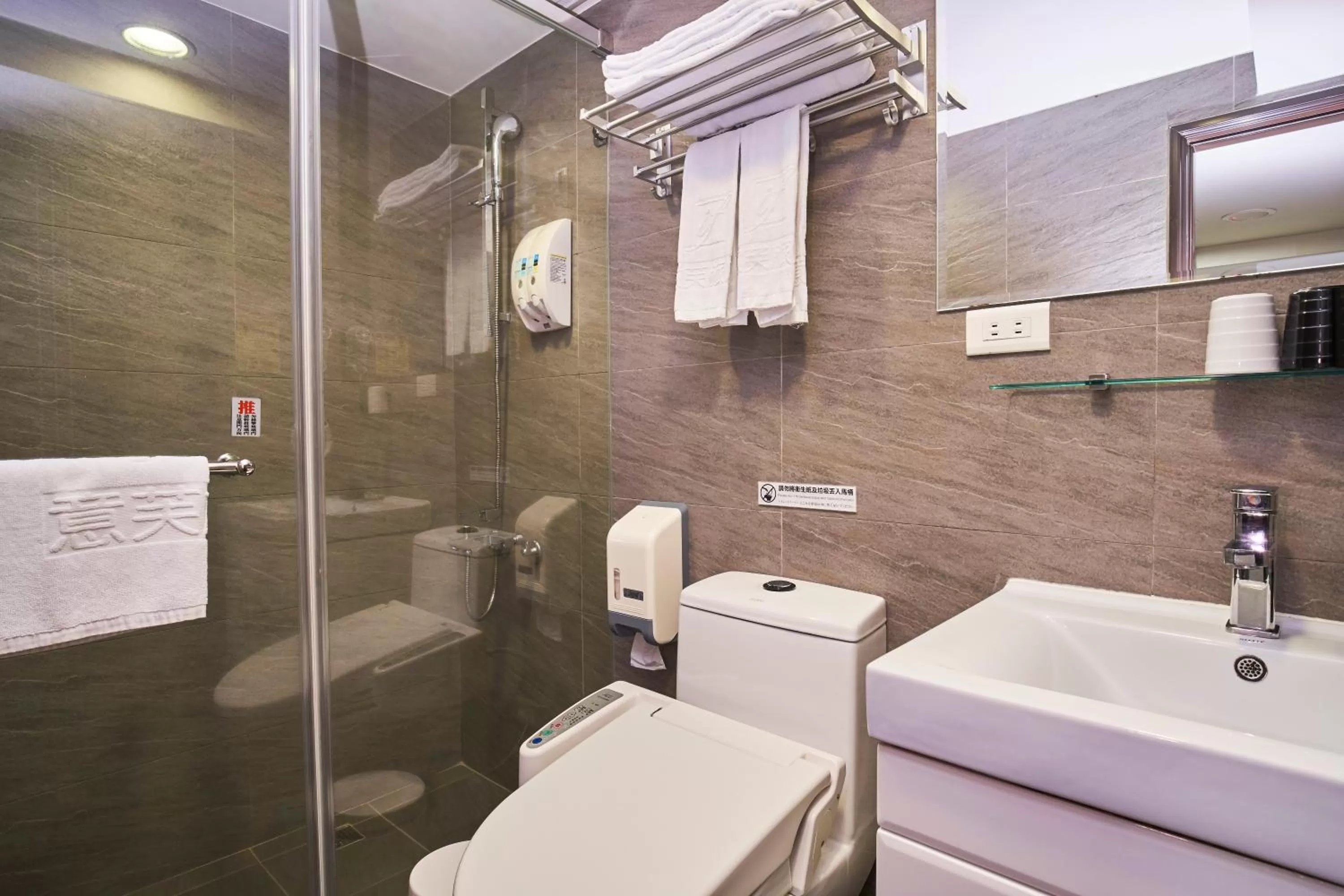 Shower in 意芙旅店 Ifinn Hotel