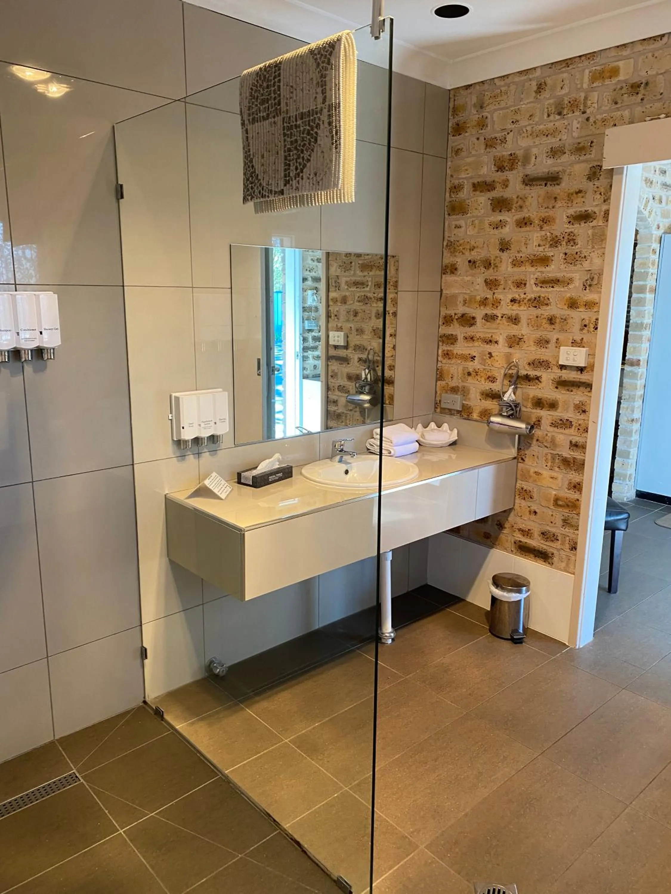 Bathroom in Sir Francis Drake