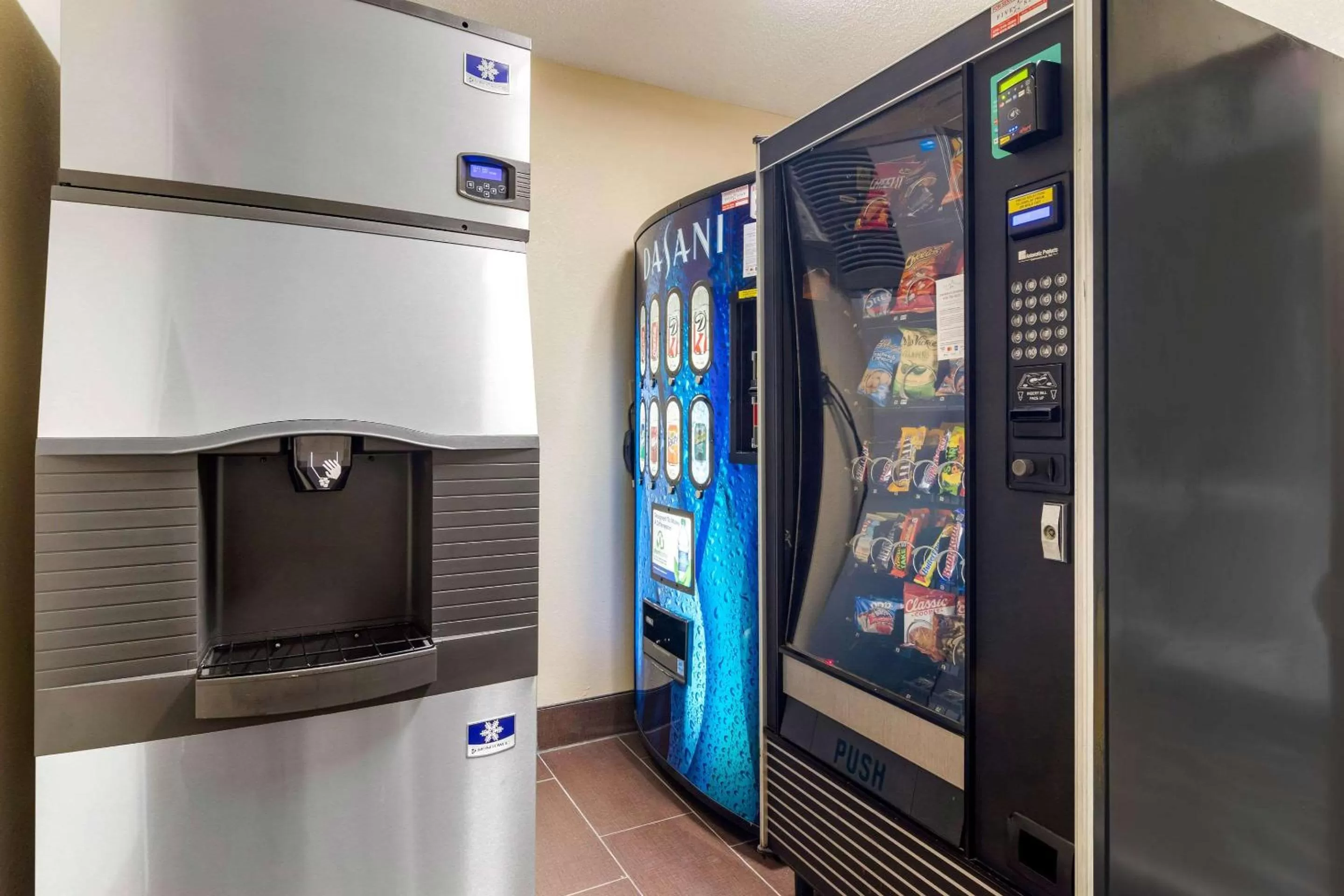 vending machine in Comfort Inn & Suites Macon North I-75
