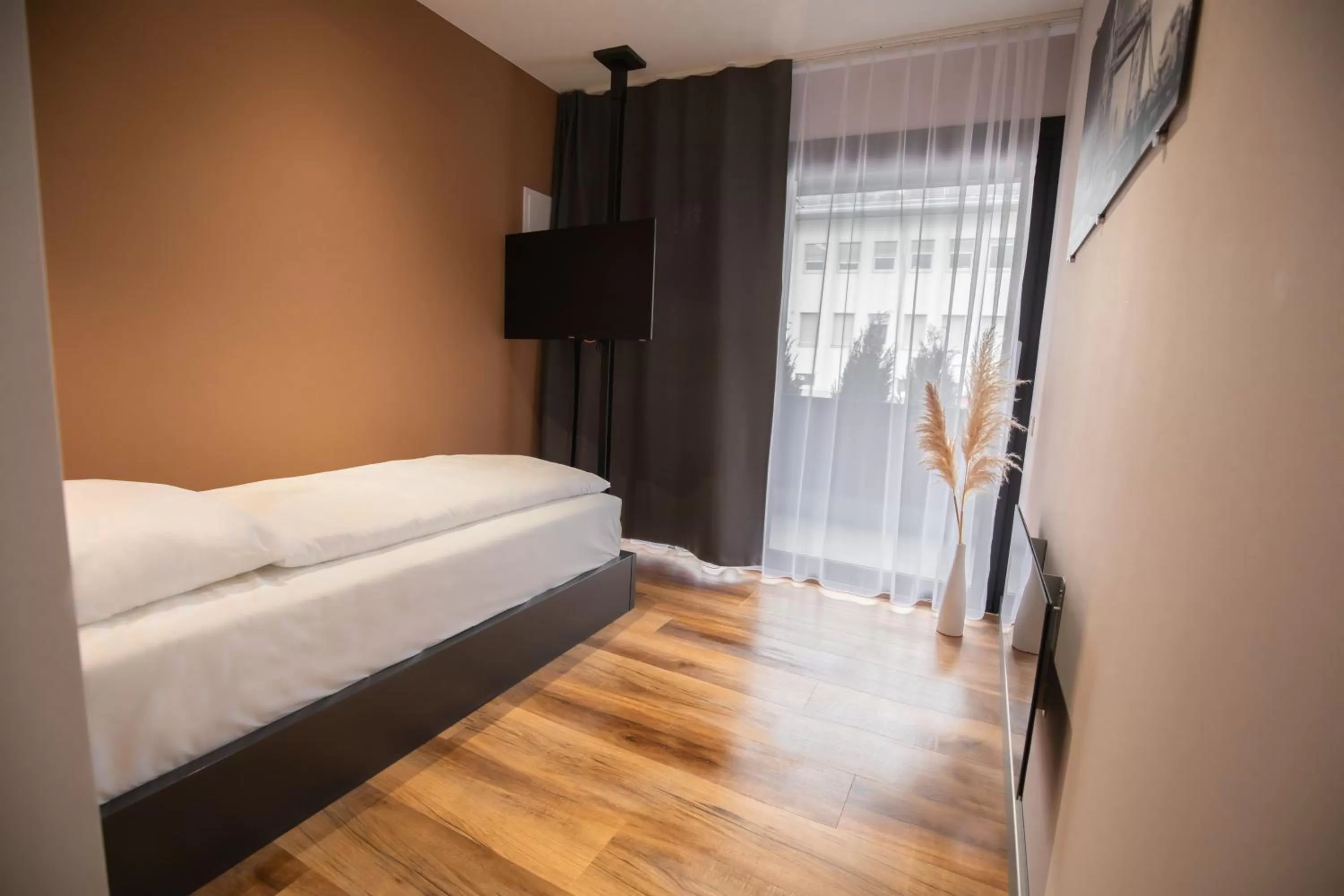 Staff, Bed in 24Seven Hotel Schwabach