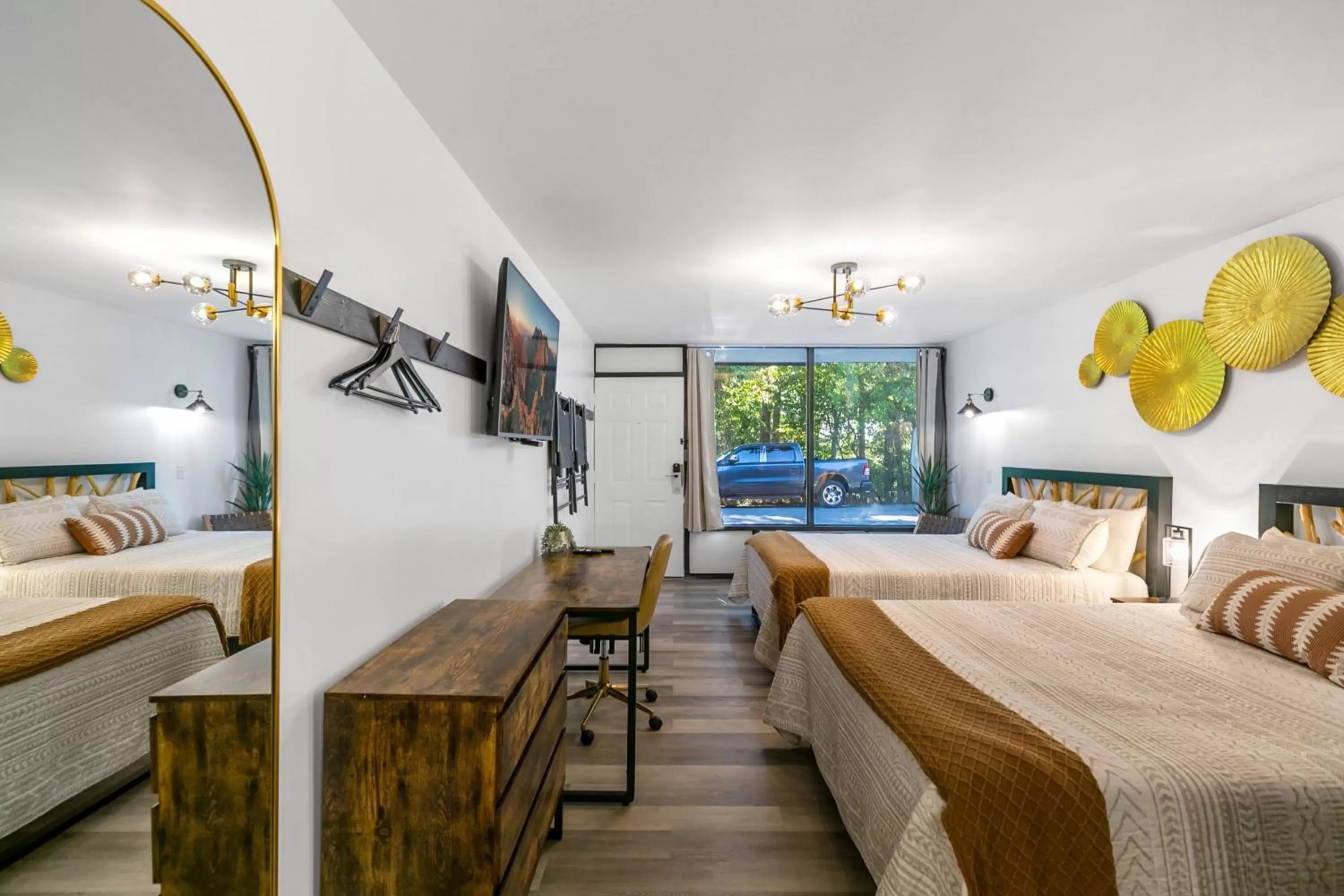 TV and multimedia, Bed in Candlewick Inn and Suites