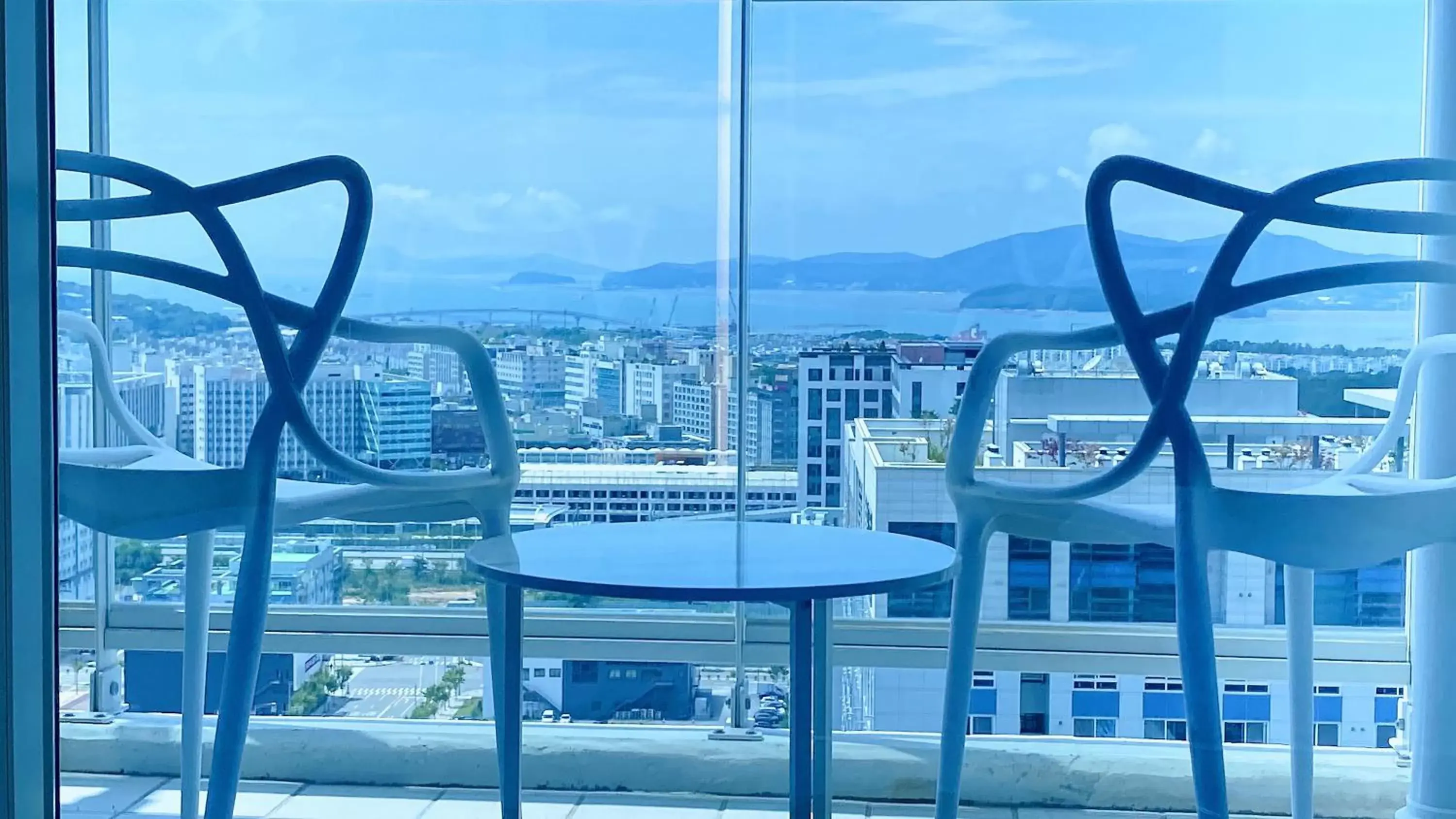 Deluxe Double Room with Balcony and Sea View in Shine Hotel Incheon Airport Deluxe Double Room with Balcony and Sea View in Shine Hotel Incheon Airport