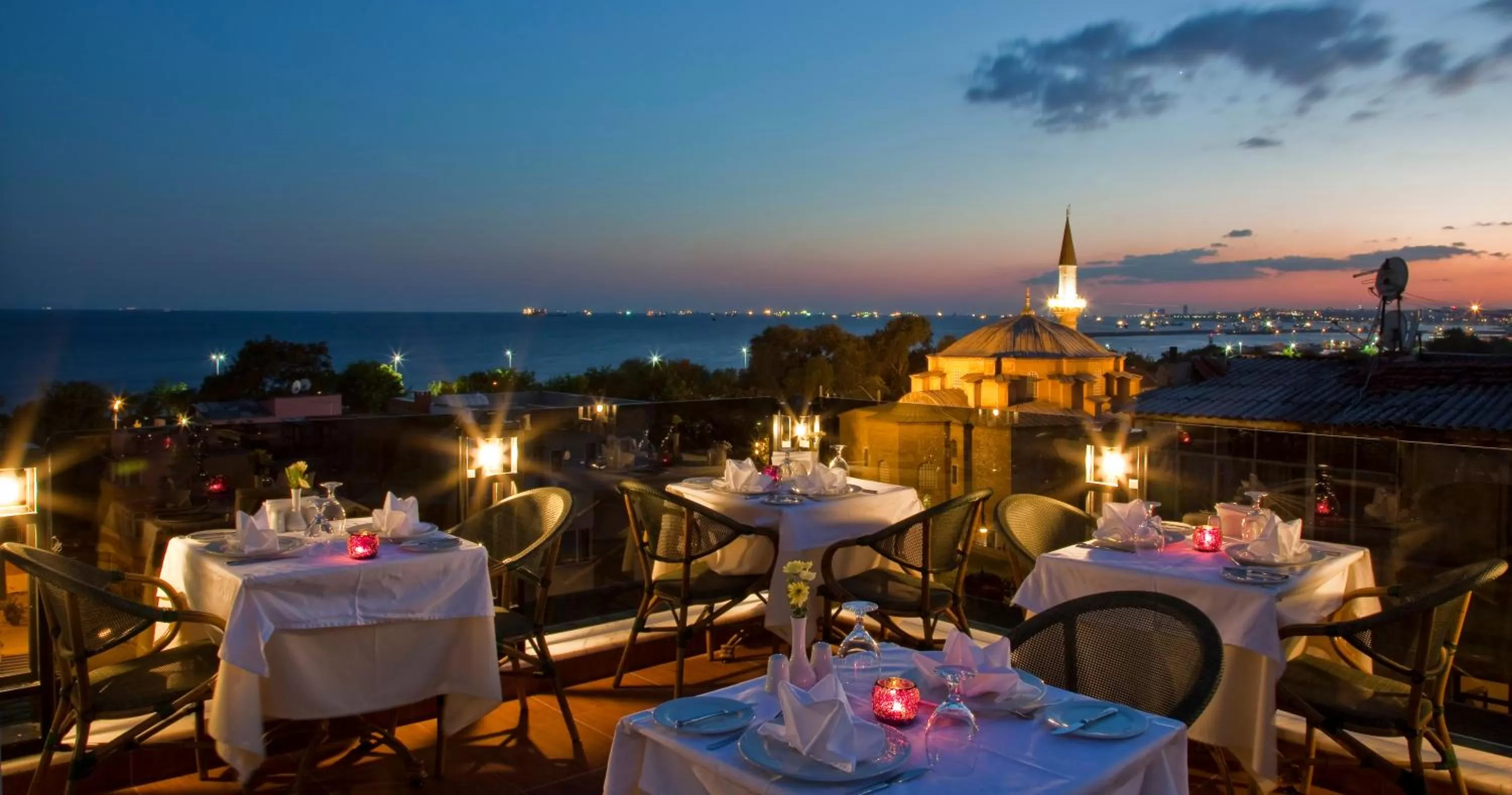 Restaurant/places to eat in GLK PREMIER The Home Suites & Spa