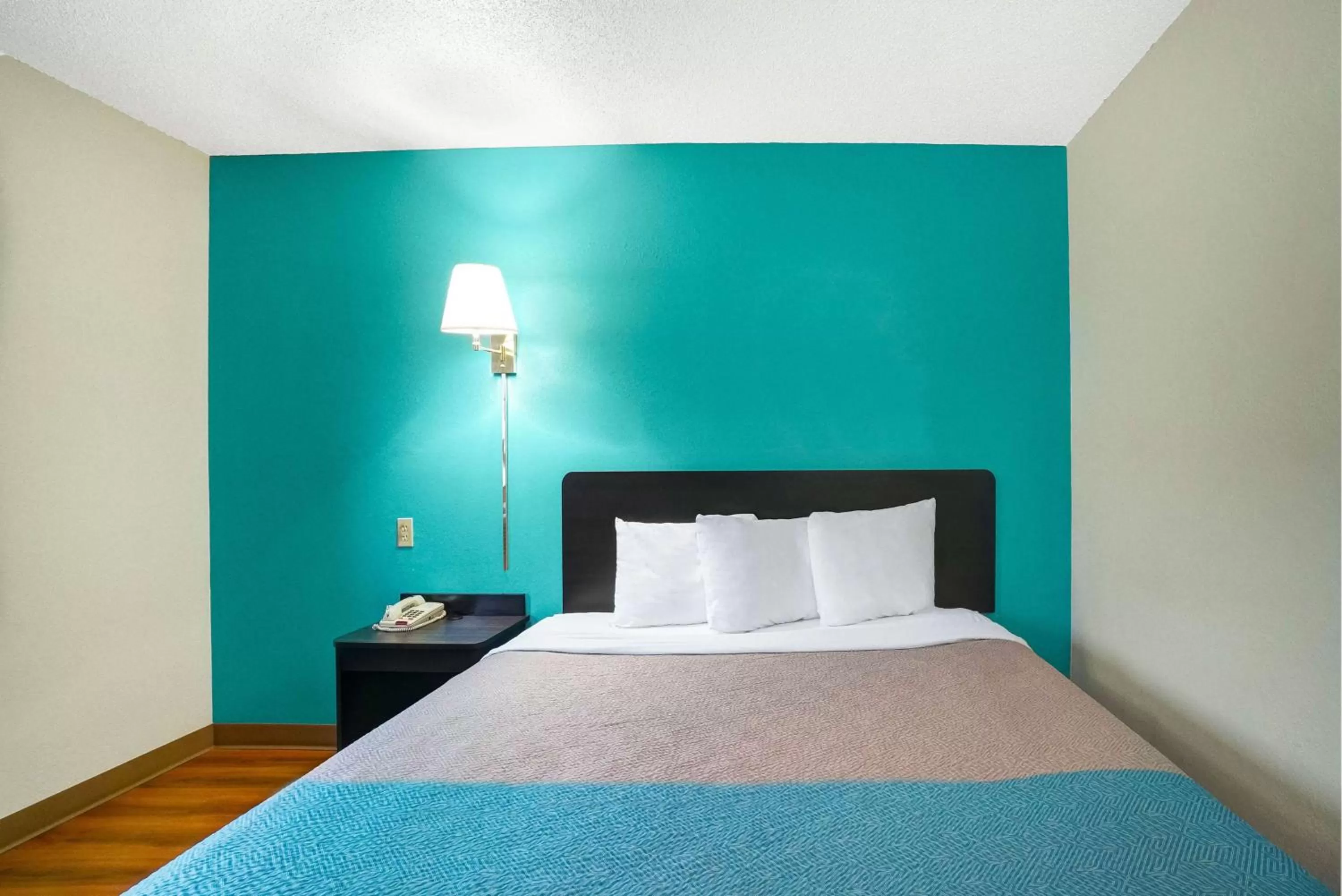 Photo of the whole room, Bed in Motel 6-Montoursville, PA - Williamsport