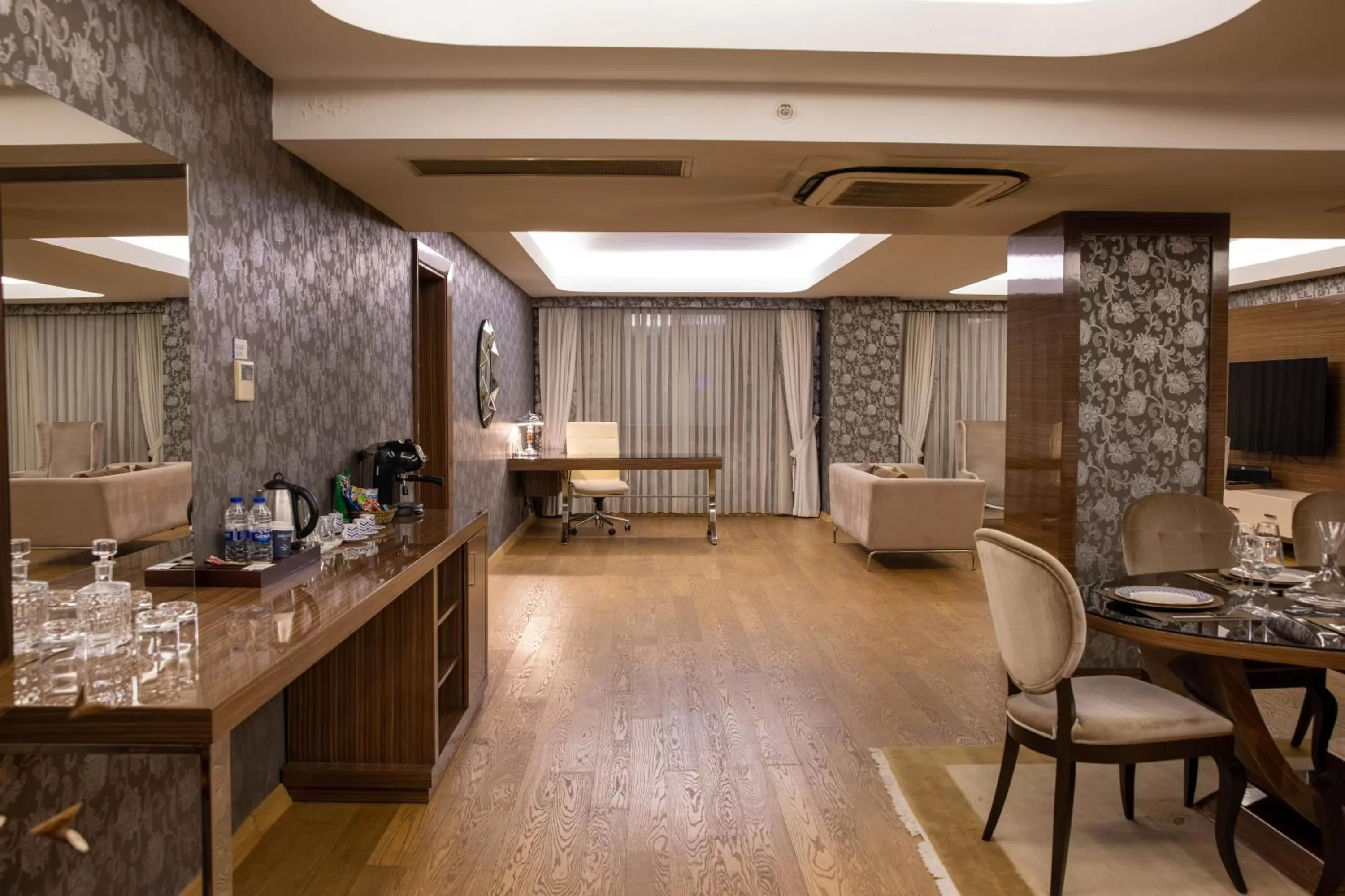 Seating area in Anemon Grand Konya Otel