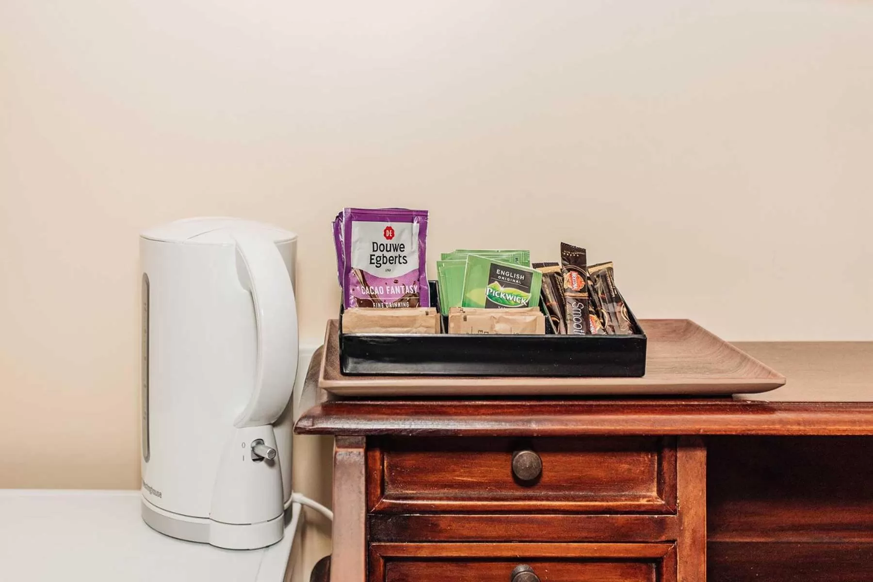 Coffee/tea facilities in Settlers Hotel York