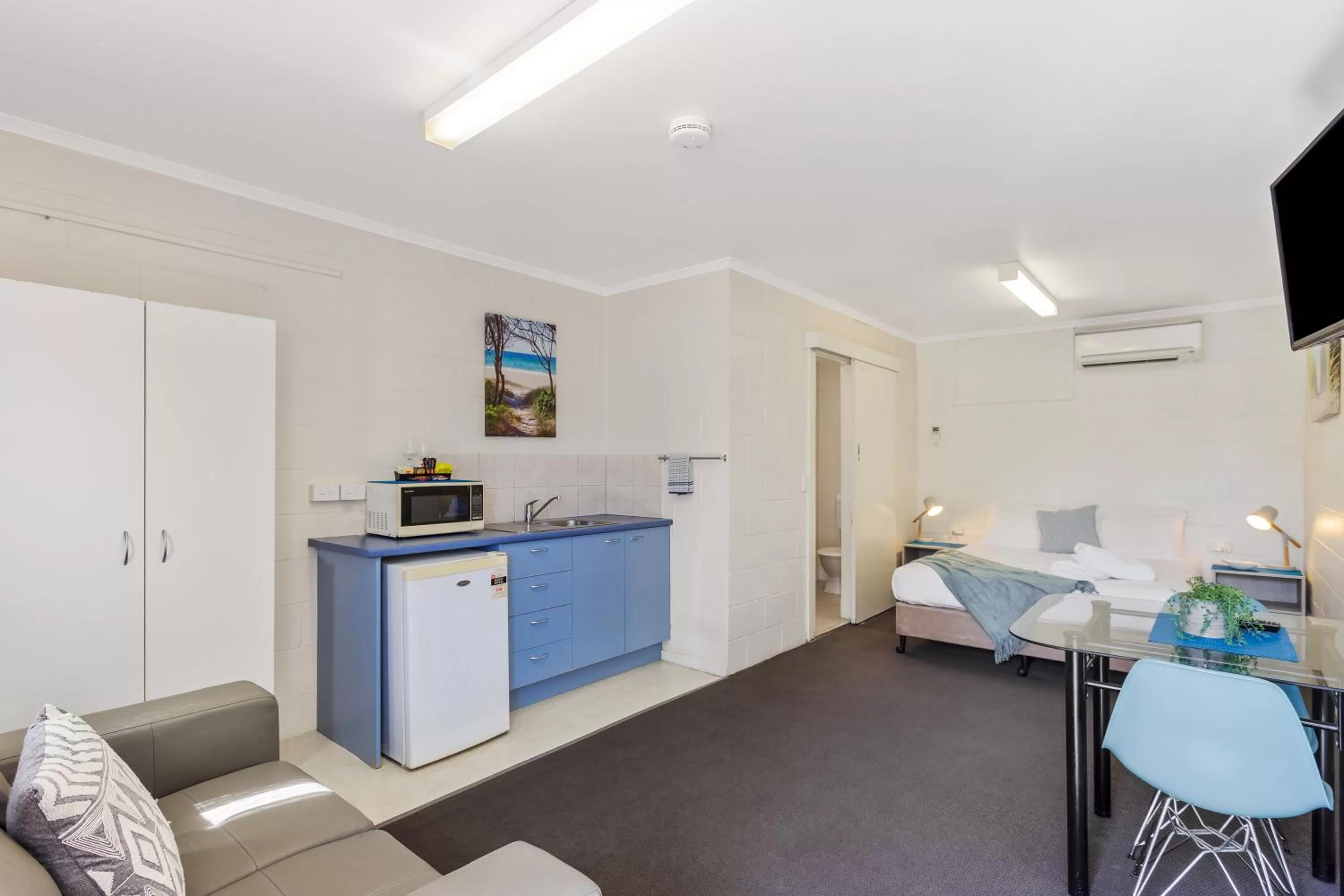 Bed in Top Spot Motel