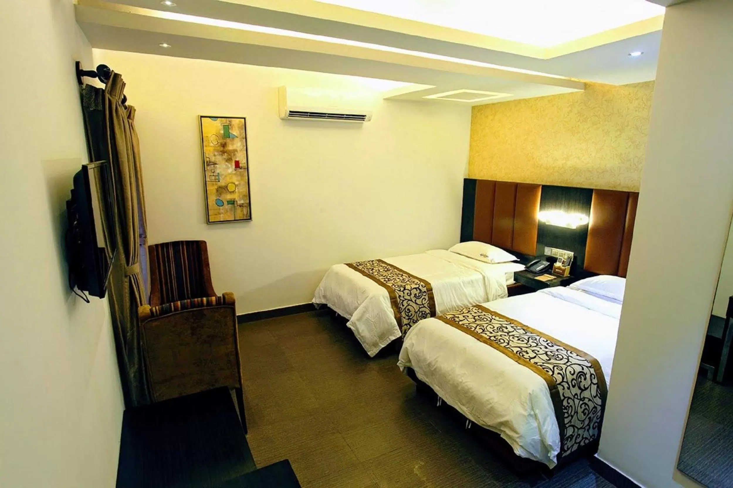 Bedroom, Bed in D'more Dhaka Hotel & Resort