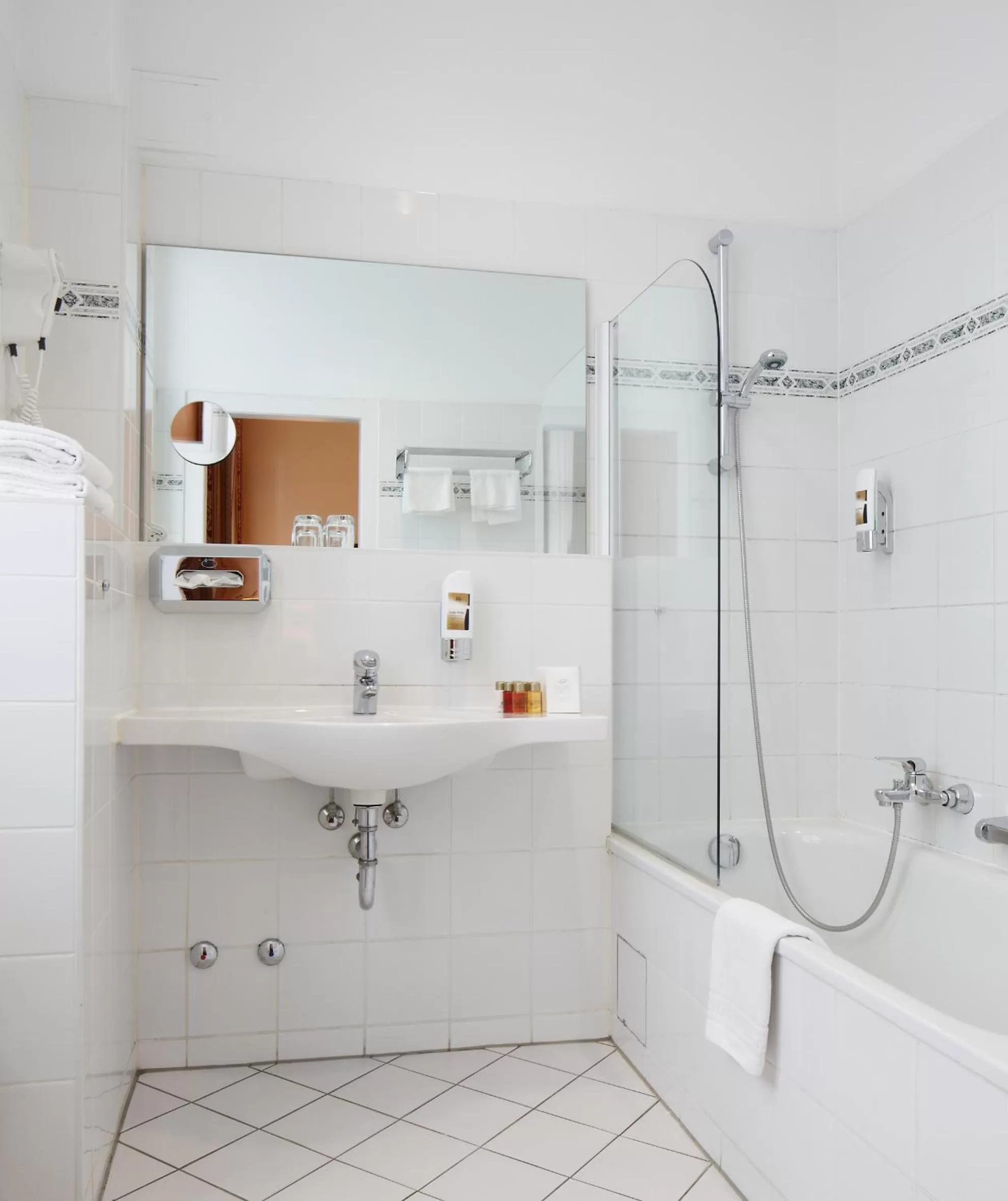 Bathroom in Centro Hotel National Frankfurt City, Trademark Collection by Wyndham
