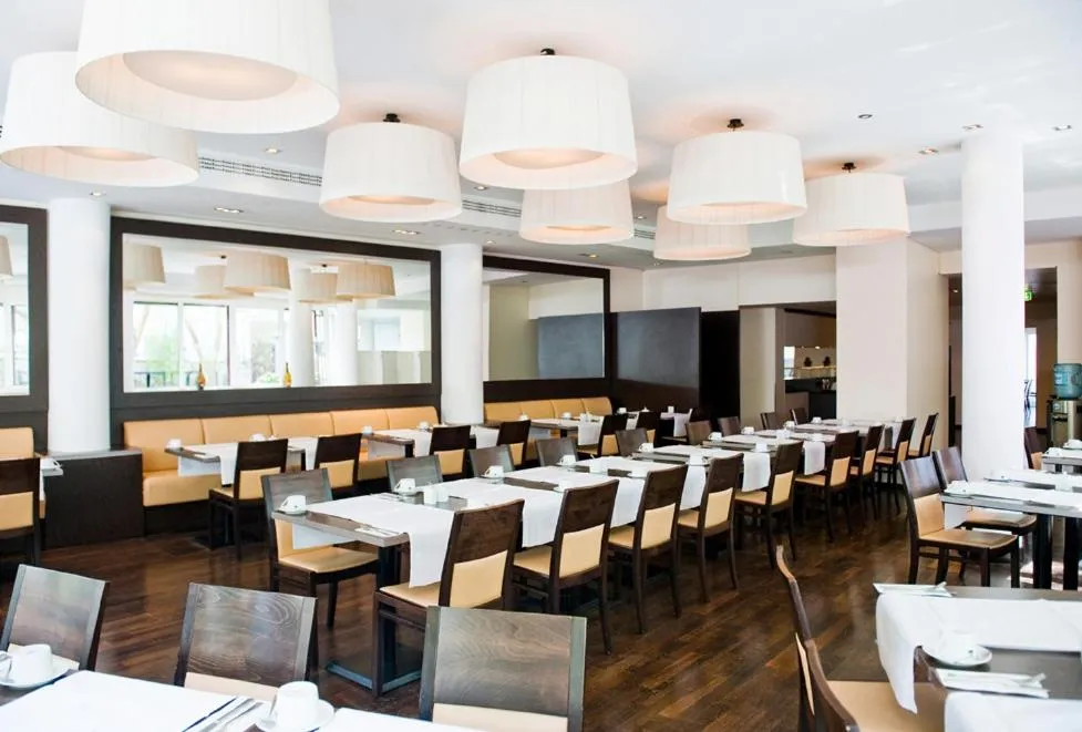 Restaurant/places to eat in Bristol Hotel - Frankfurt City Centre - Central