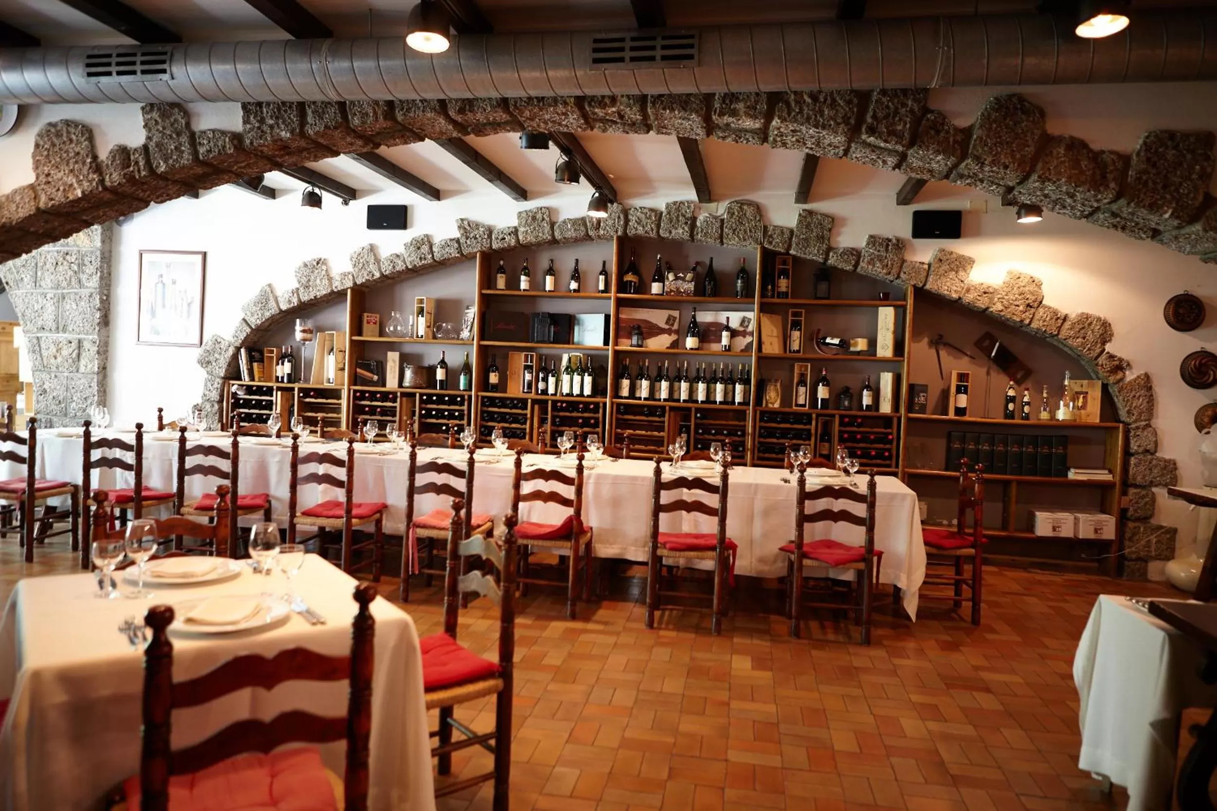 Restaurant/places to eat in Active Hotel