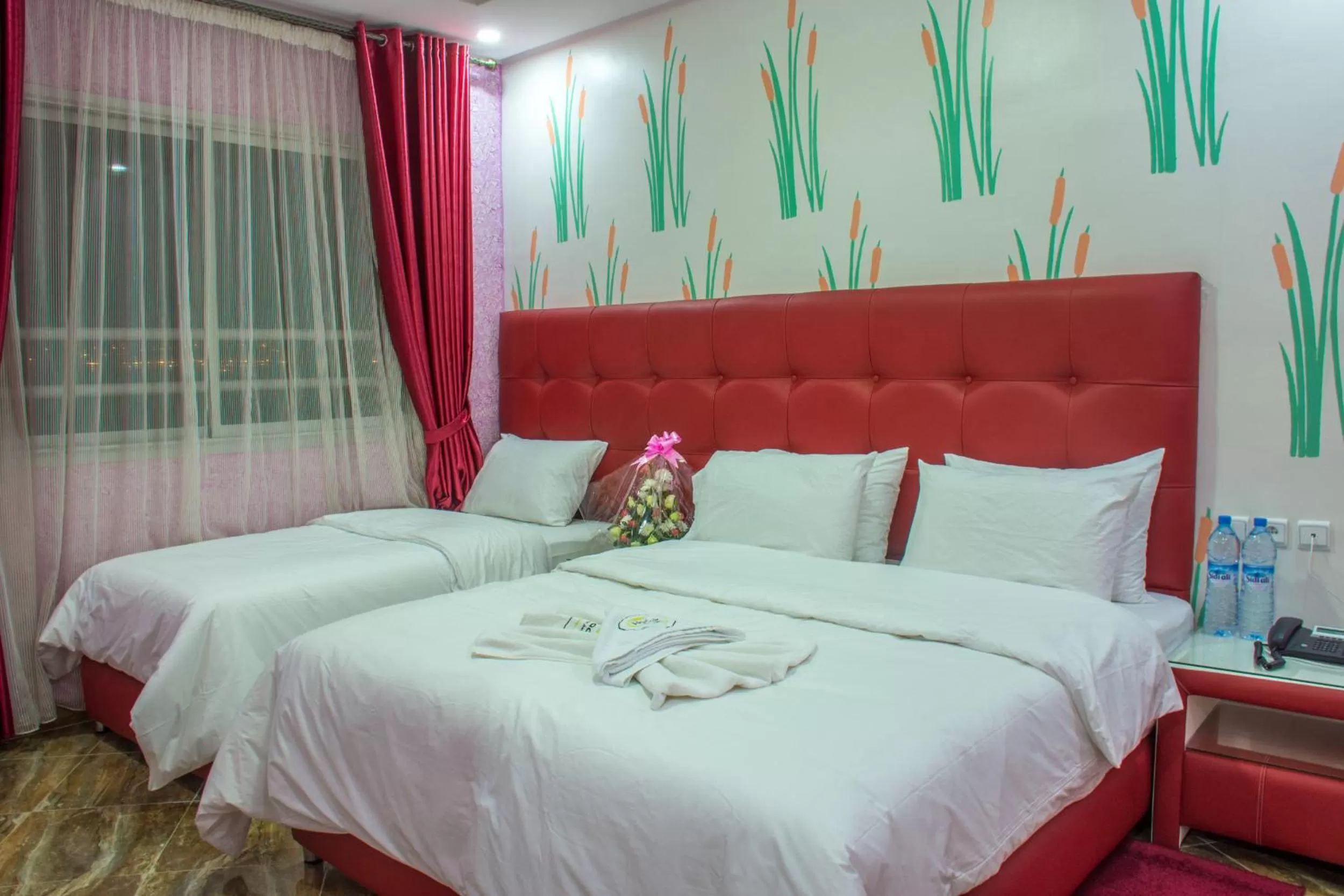 Bed in Hôtel Hadaik Ain Asserdoune