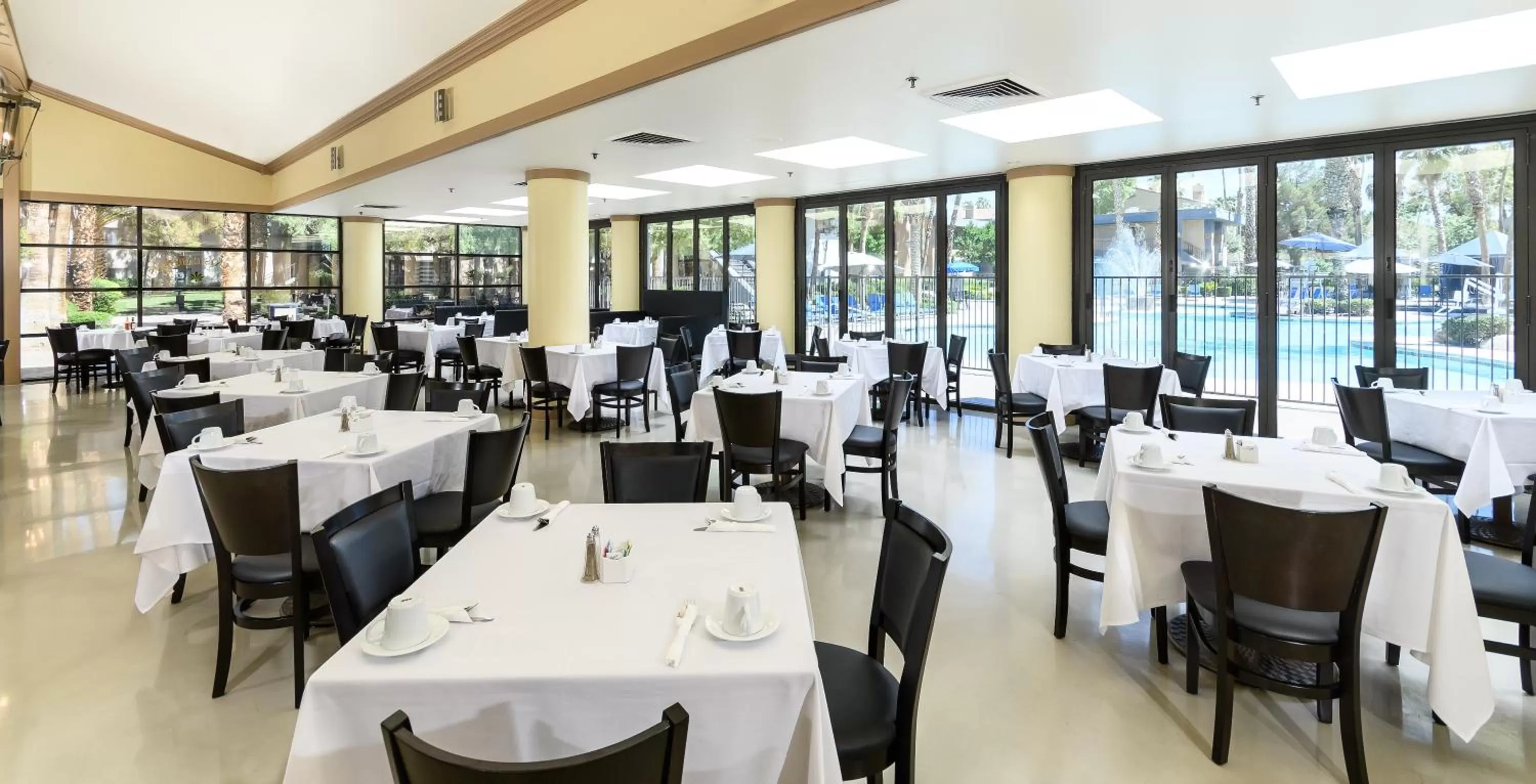 Restaurant/places to eat in Alexis Park All Suite Resort