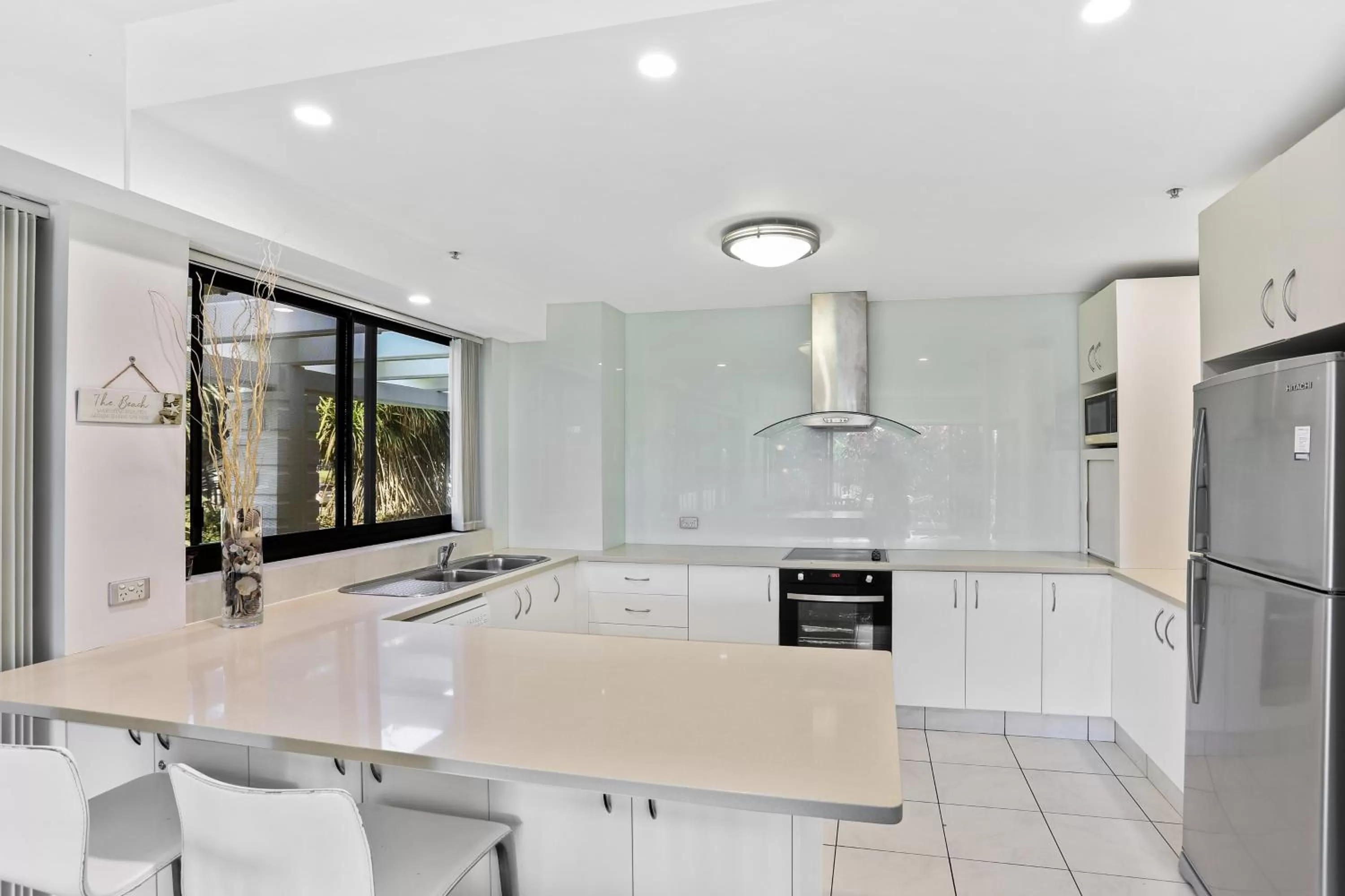 Kitchen or kitchenette in De Ville Apartments