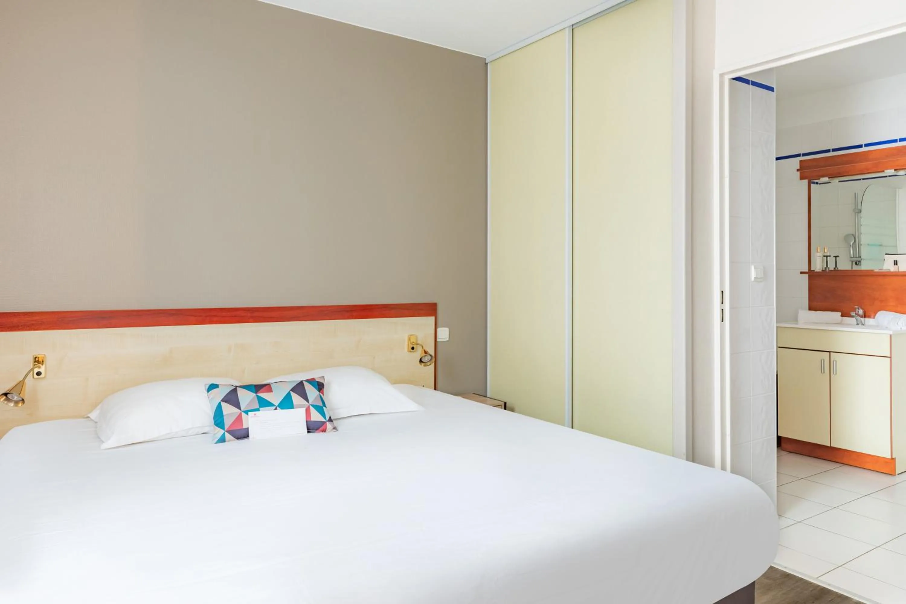 Bed in Appart'City Classic Limoges