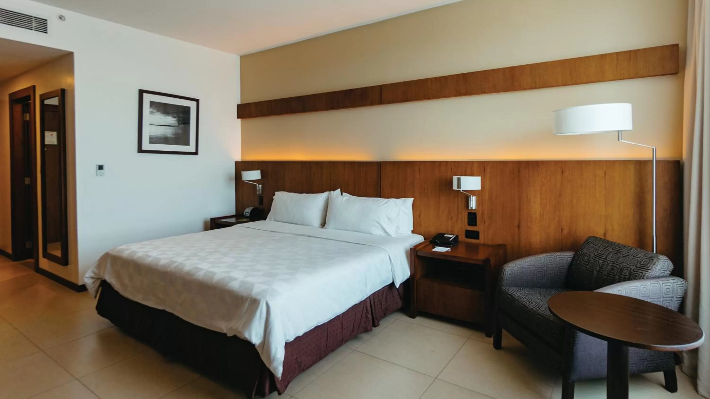 Photo of the whole room, Bed in Holiday Inn Guayaquil Airport by IHG
