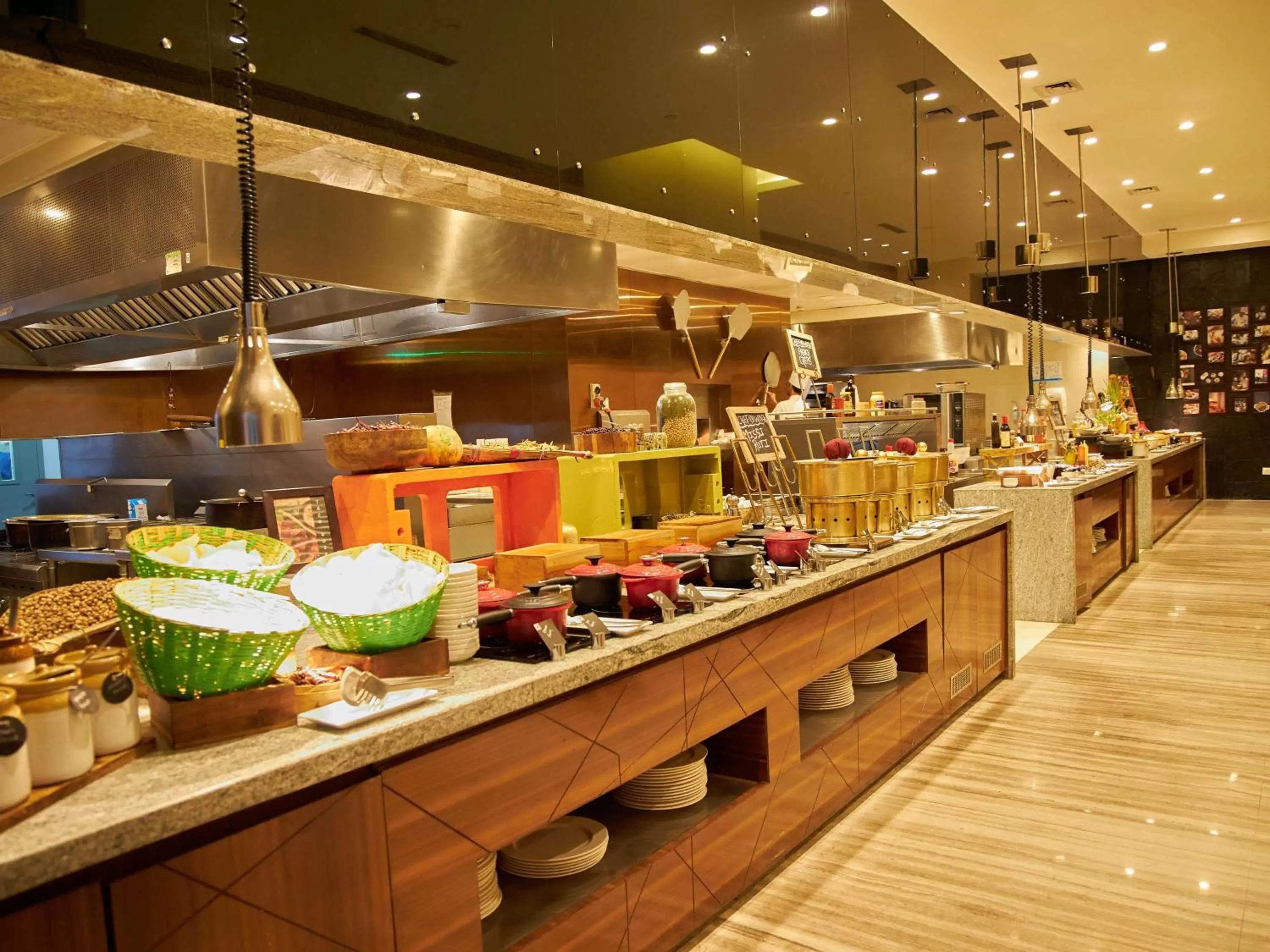 Restaurant/places to eat in Novotel Chennai OMR