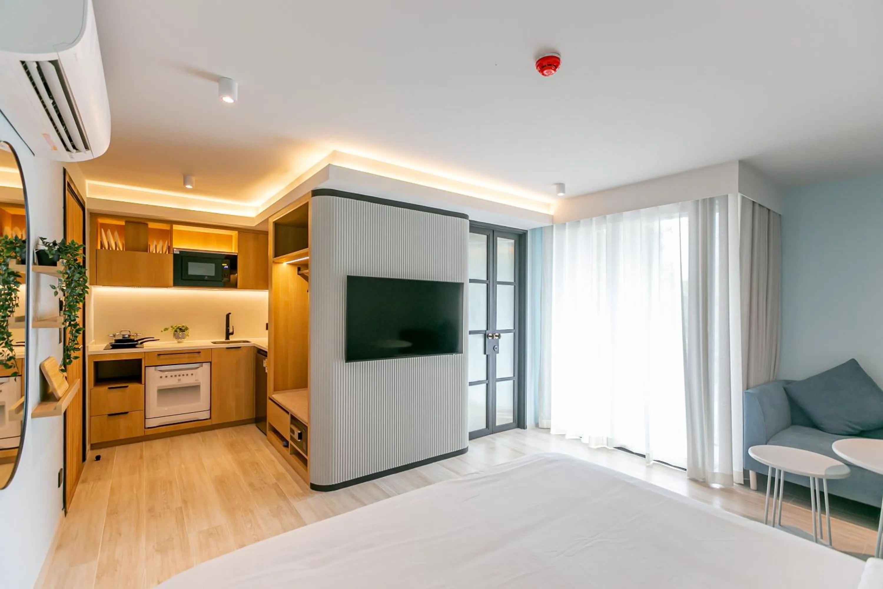 Photo of the whole room, Bed in The SACHA Apart-Hotel Thonglor