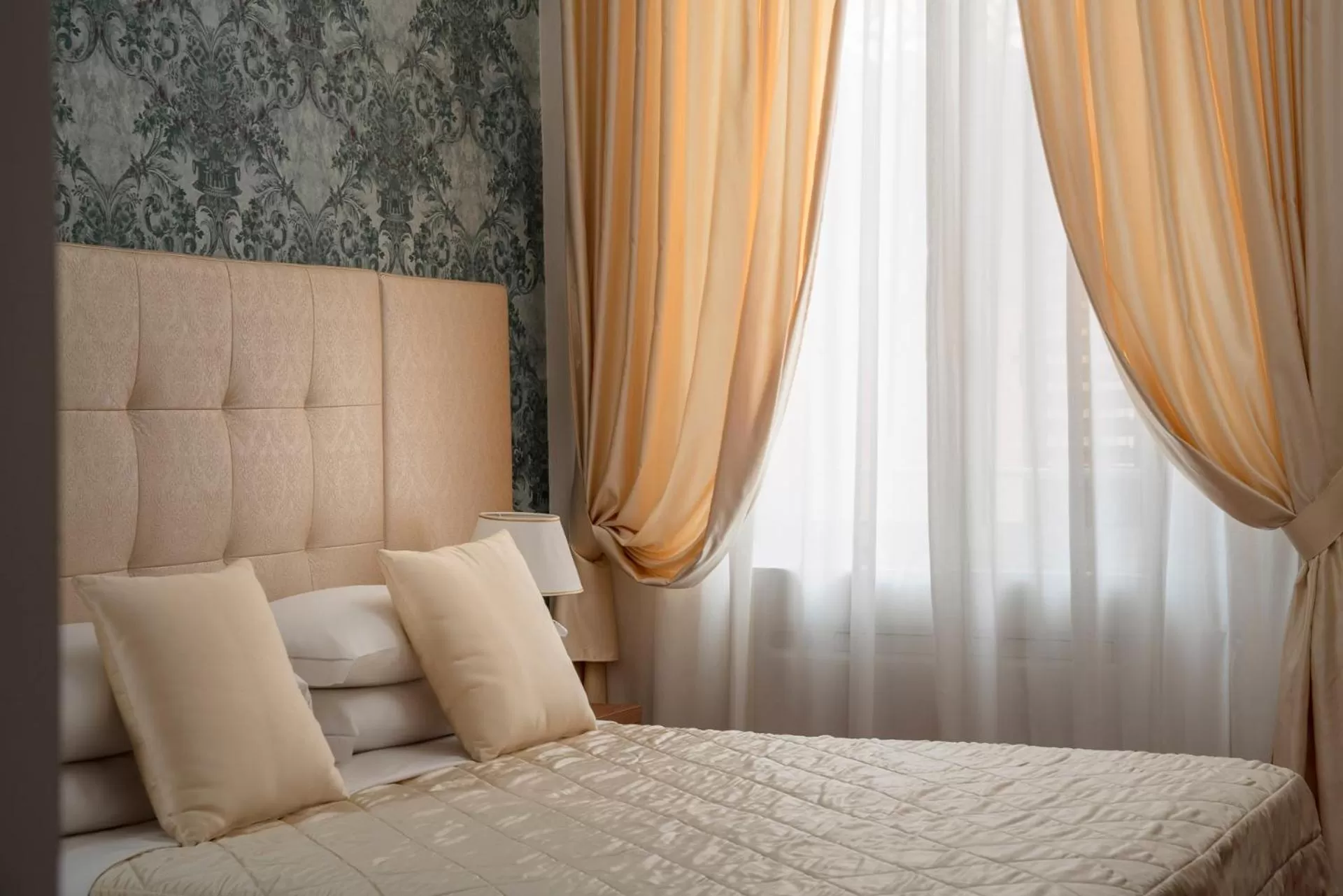 Bedroom, Bed in Albergo Rossini 1936