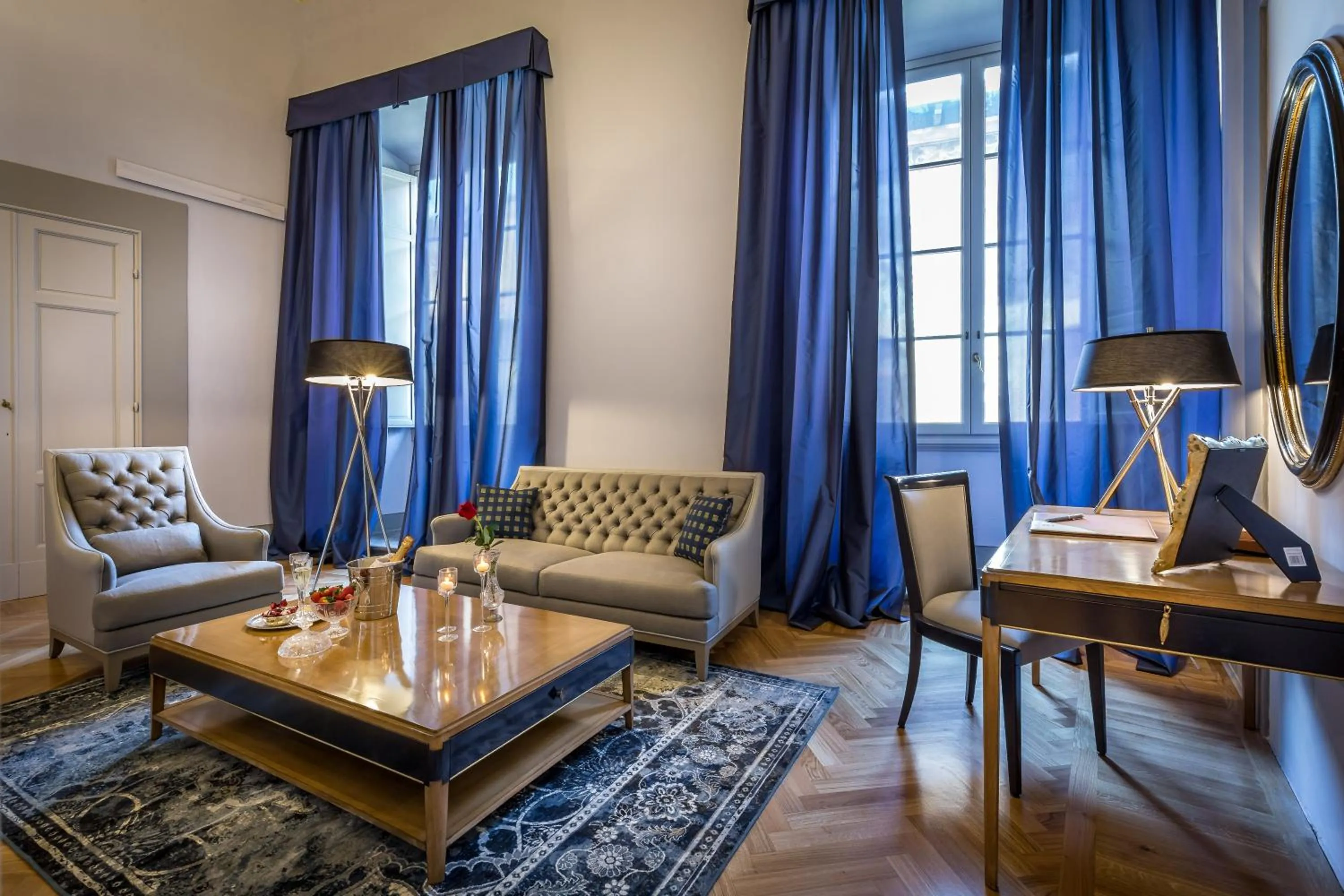 Seating area in Palazzo Ridolfi - Residenza d'Epoca