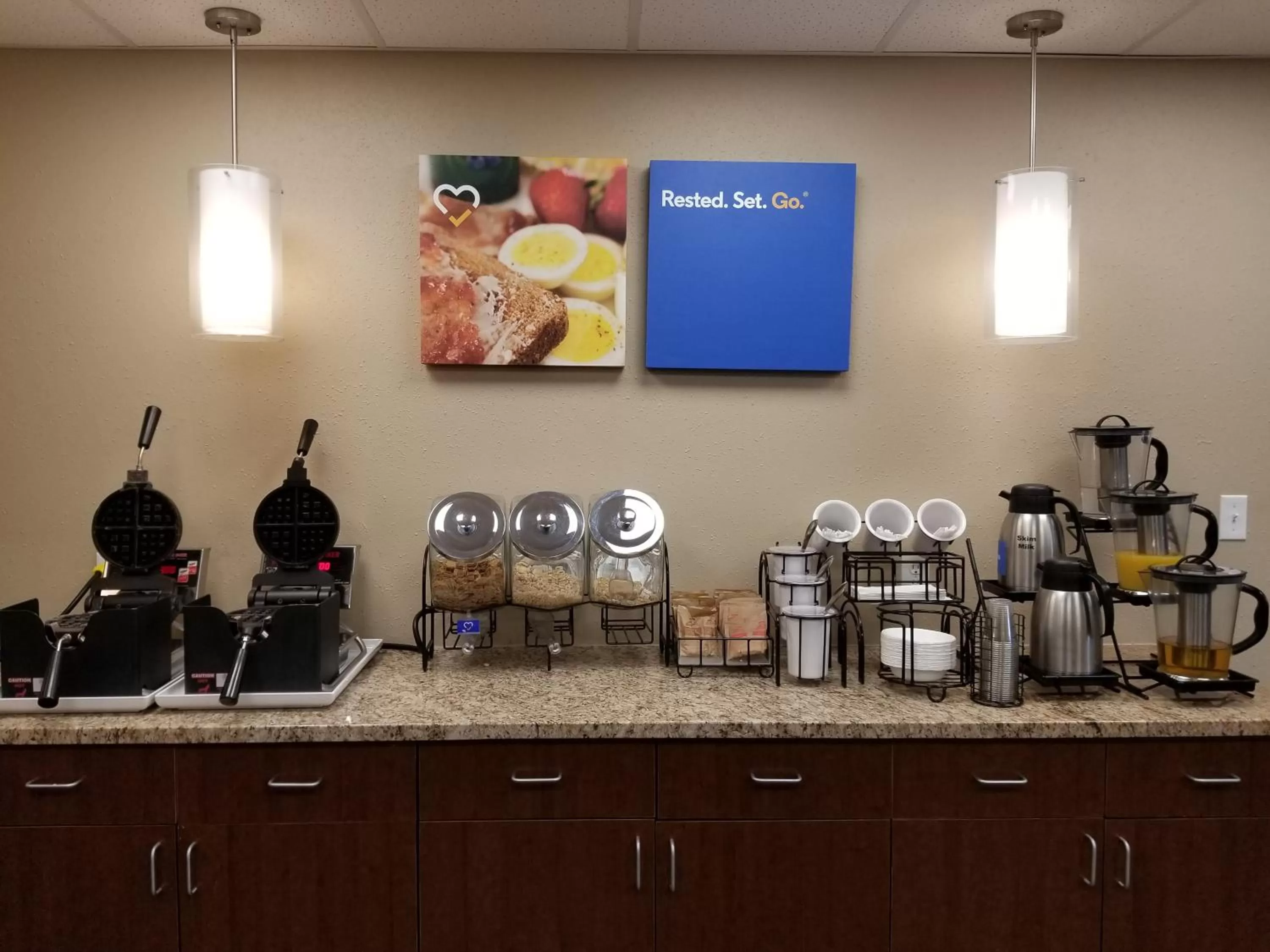 Coffee/tea facilities in Comfort Inn