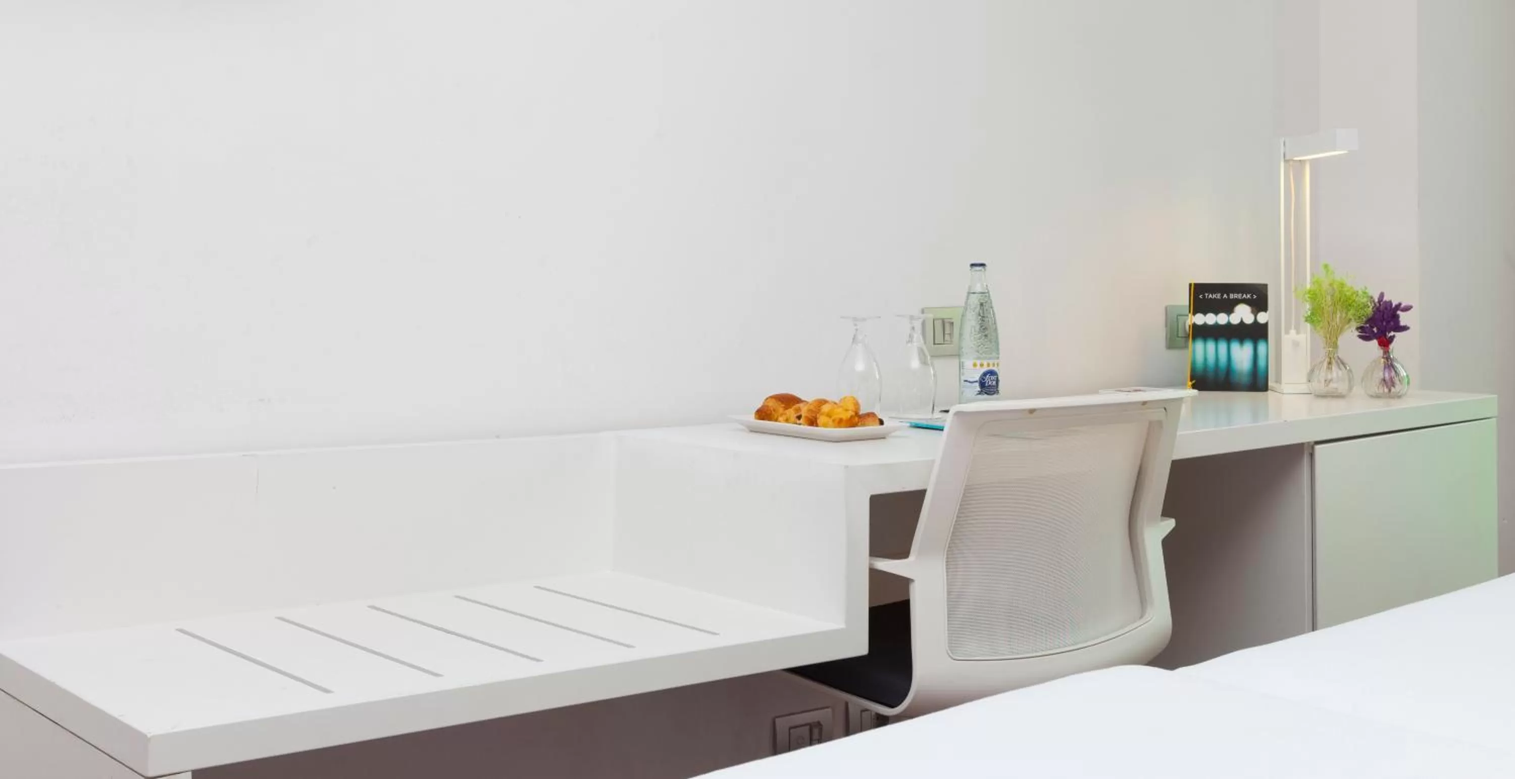 Photo of the whole room in URH Ciutat de Mataró