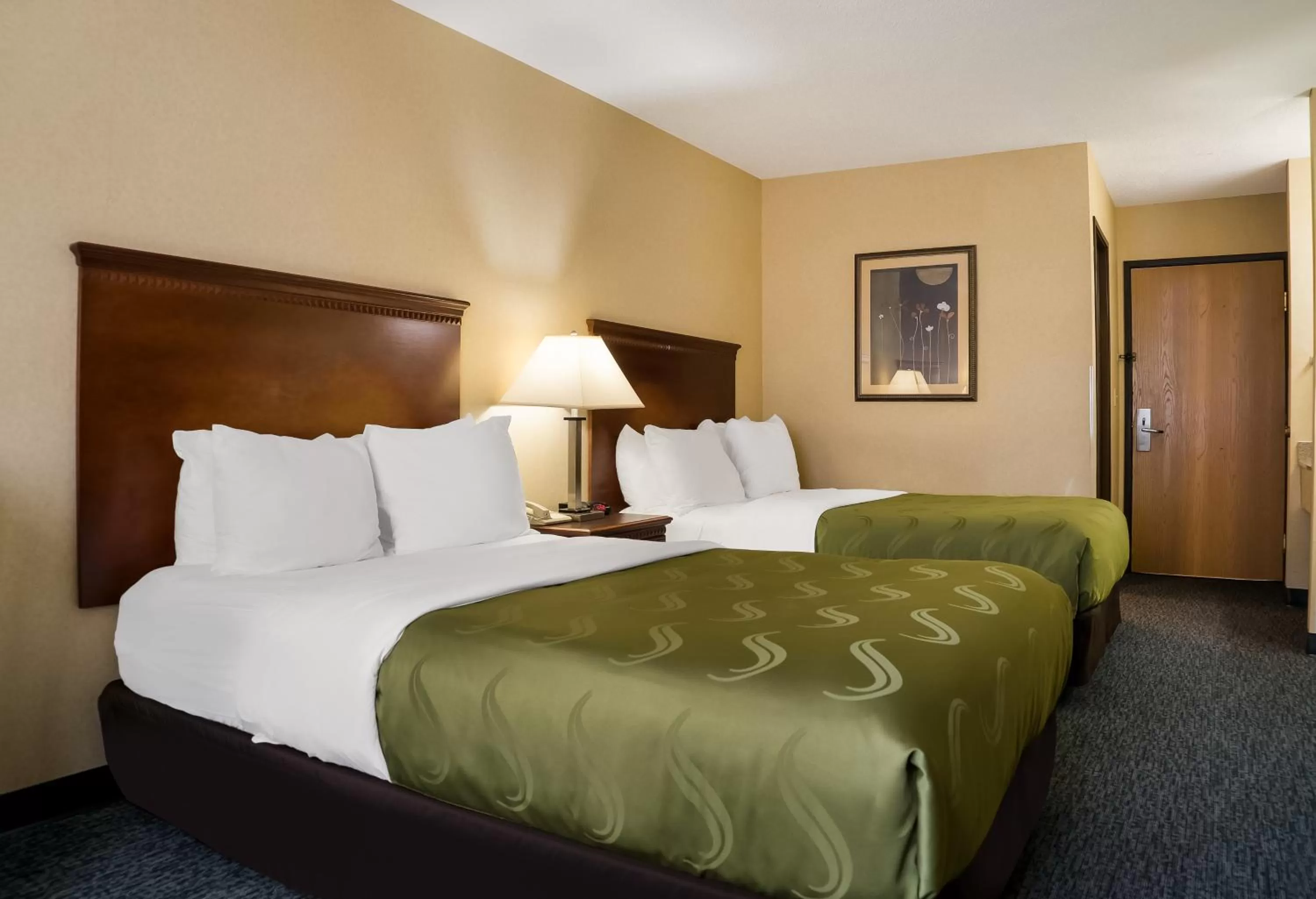 Bed in Quality Inn Grand Blanc - Flint South