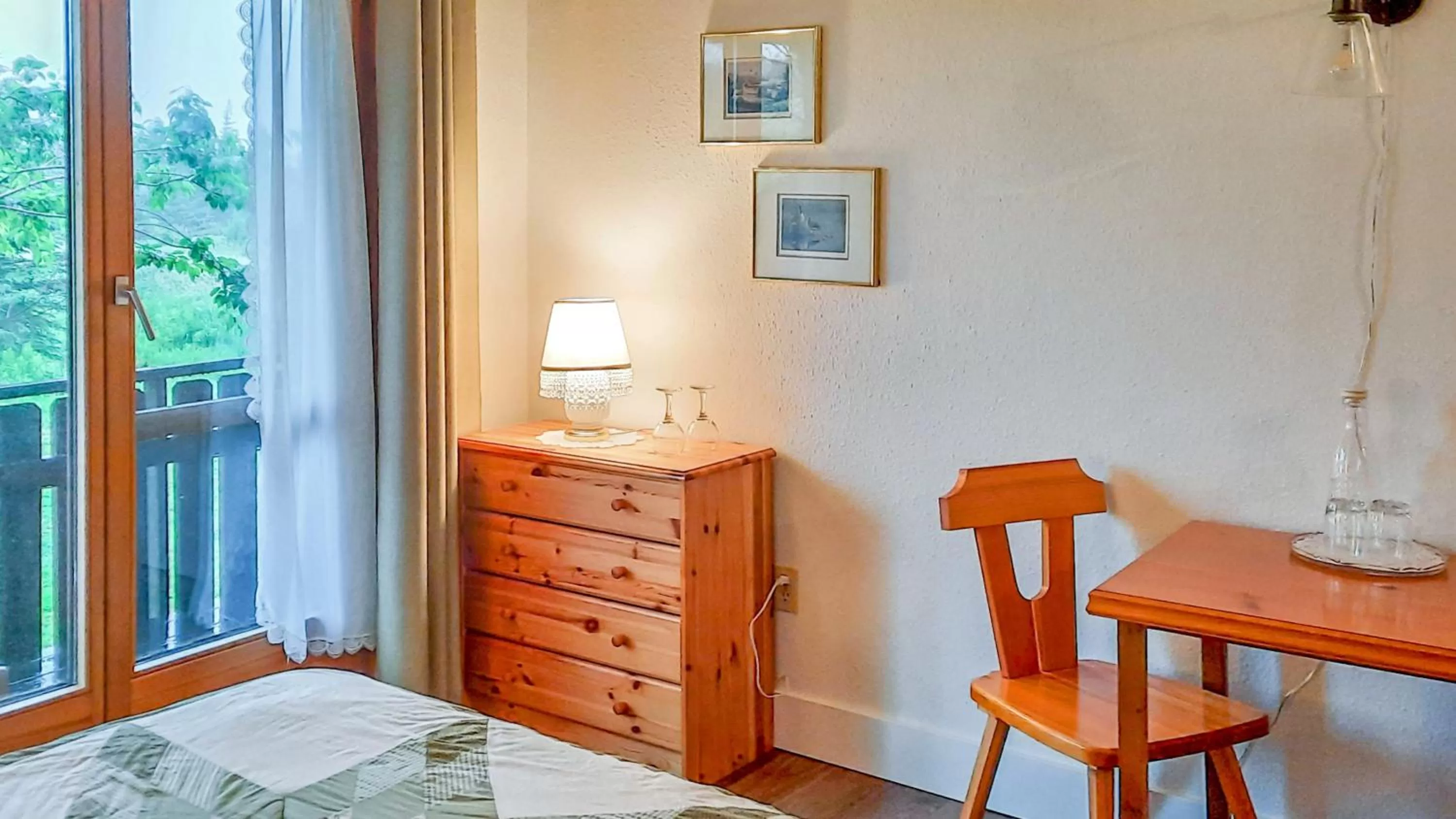 Bed in Edelweiss Inn Nova Scotia