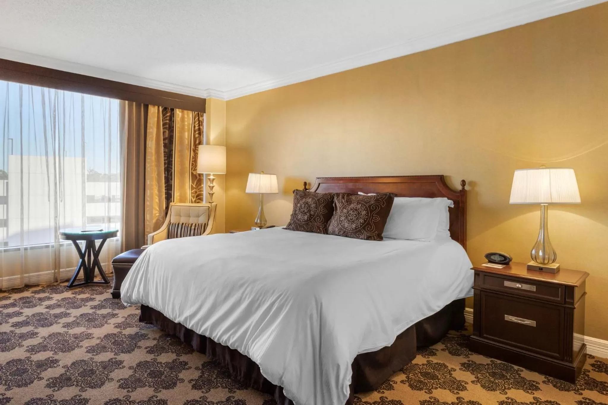 Bed in Omni Houston Hotel