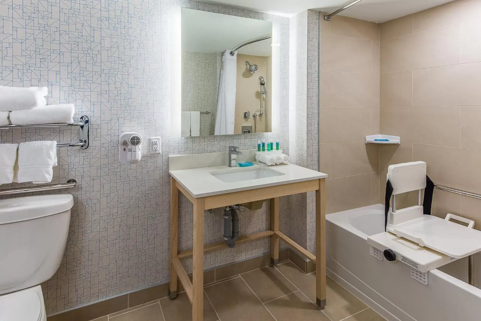 King Room - Disability Access Hearing Accessible Tub in Holiday Inn Express & Suites Halifax - Bedford, an IHG Hotel King Room - Disability Access Hearing Accessible Tub in Holiday Inn Express & Suites Halifax - Bedford, an IHG Hotel