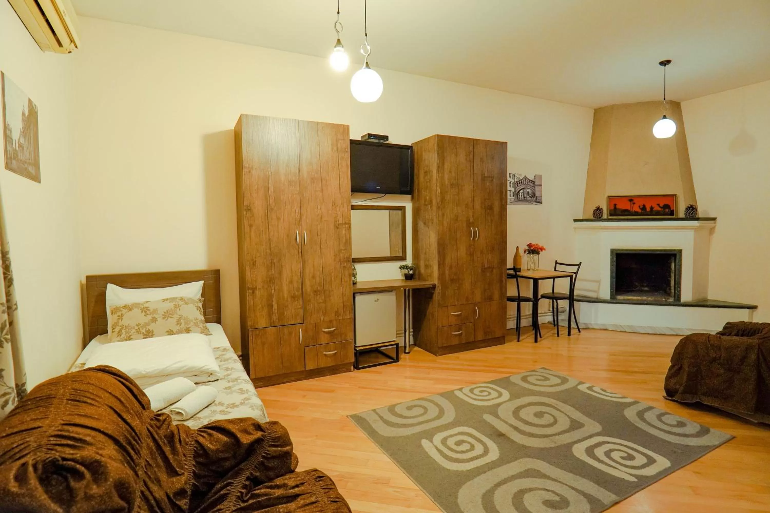 Bedroom, Seating Area in Check-In Hotel