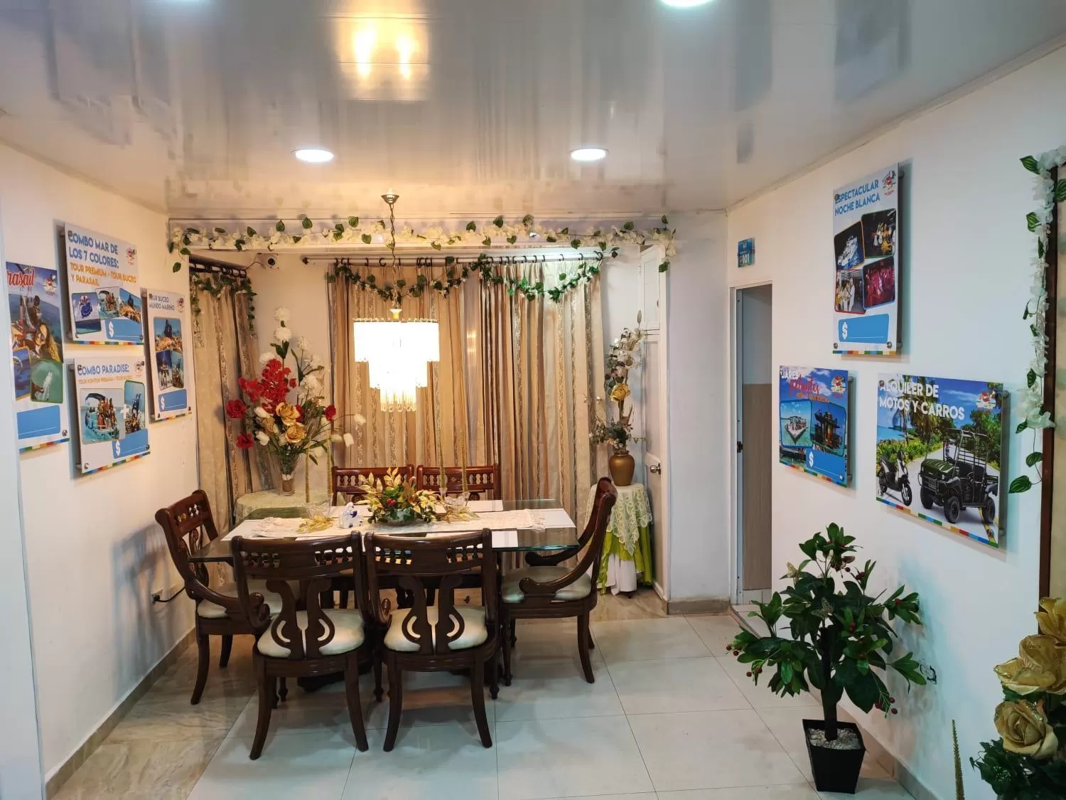 Living room, Dining Area in Jackson House Inn